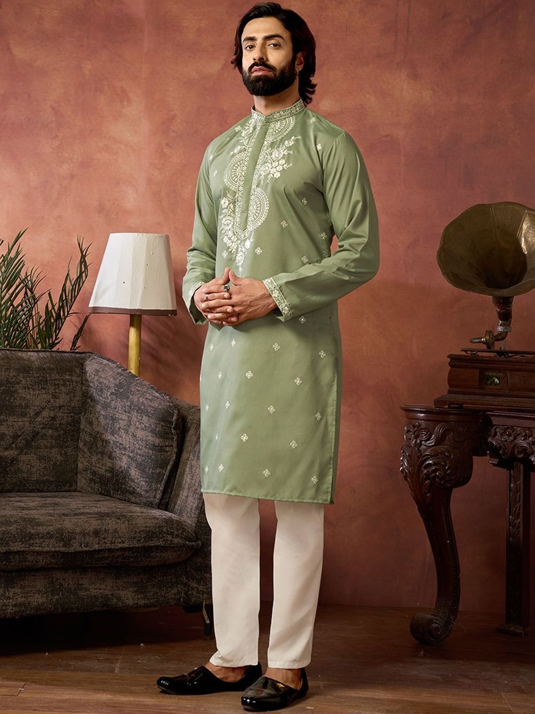 House of Pataudi Embroidered Cotton Mandarin Collar Knee Length Straight Kurta