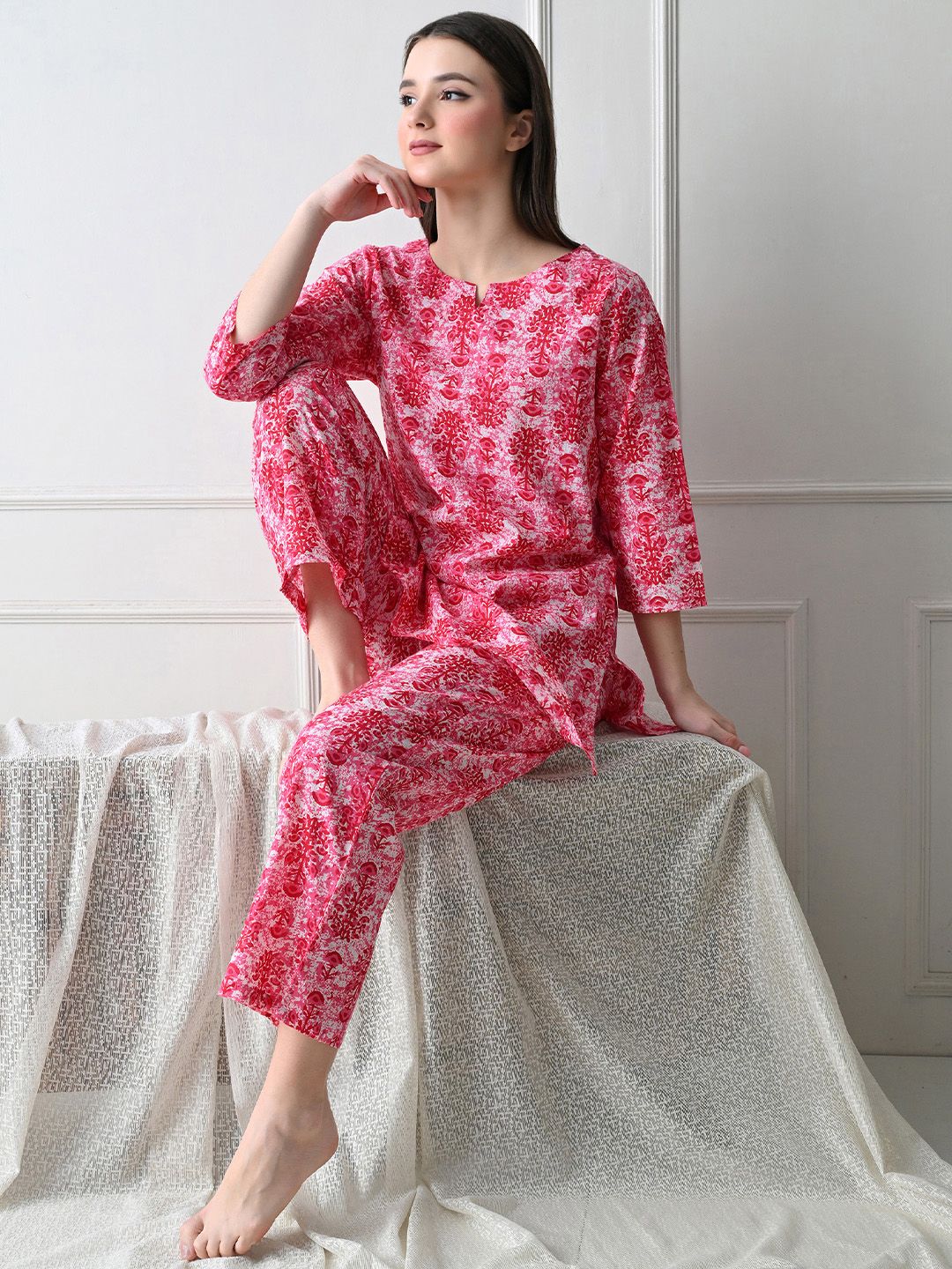 Hustle Bustle Hustle Bustle Printed Three-Quarter Sleeves Nightdress