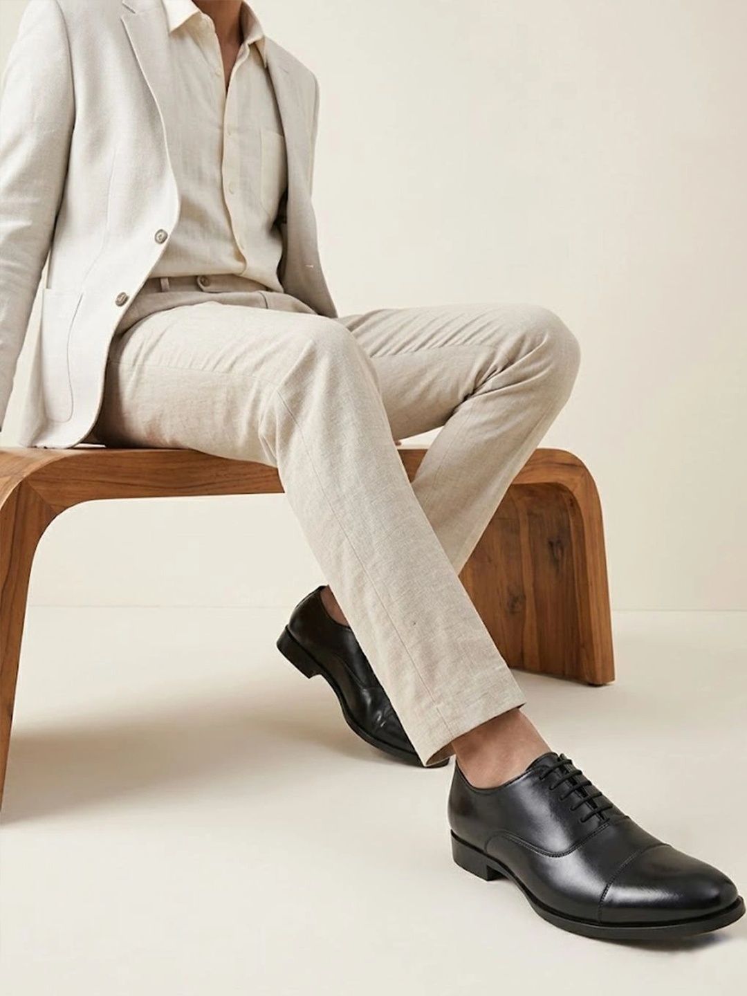 House of Pataudi Men Textured Formal Oxfords