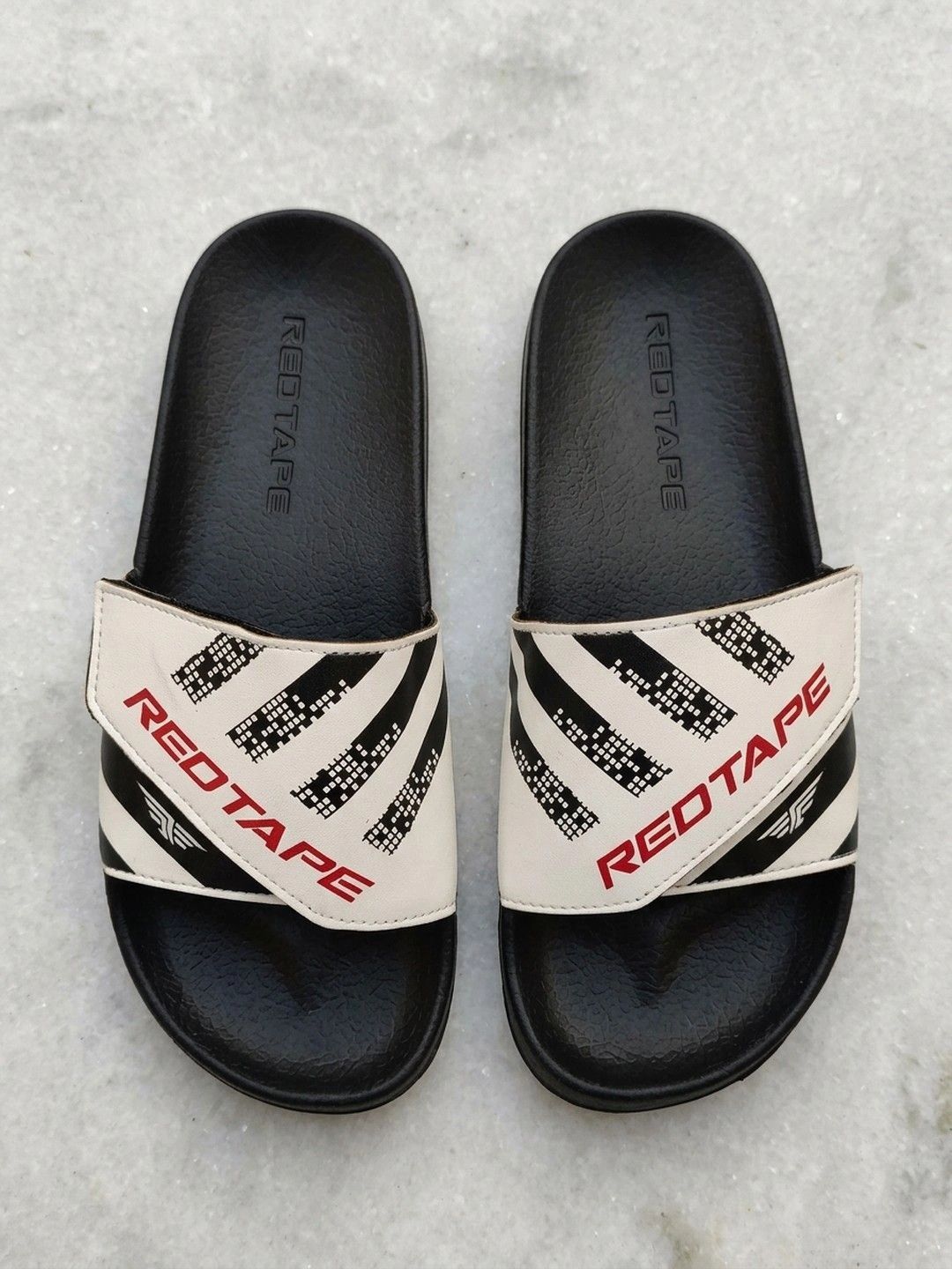 Red Tape Men Printed Sliders