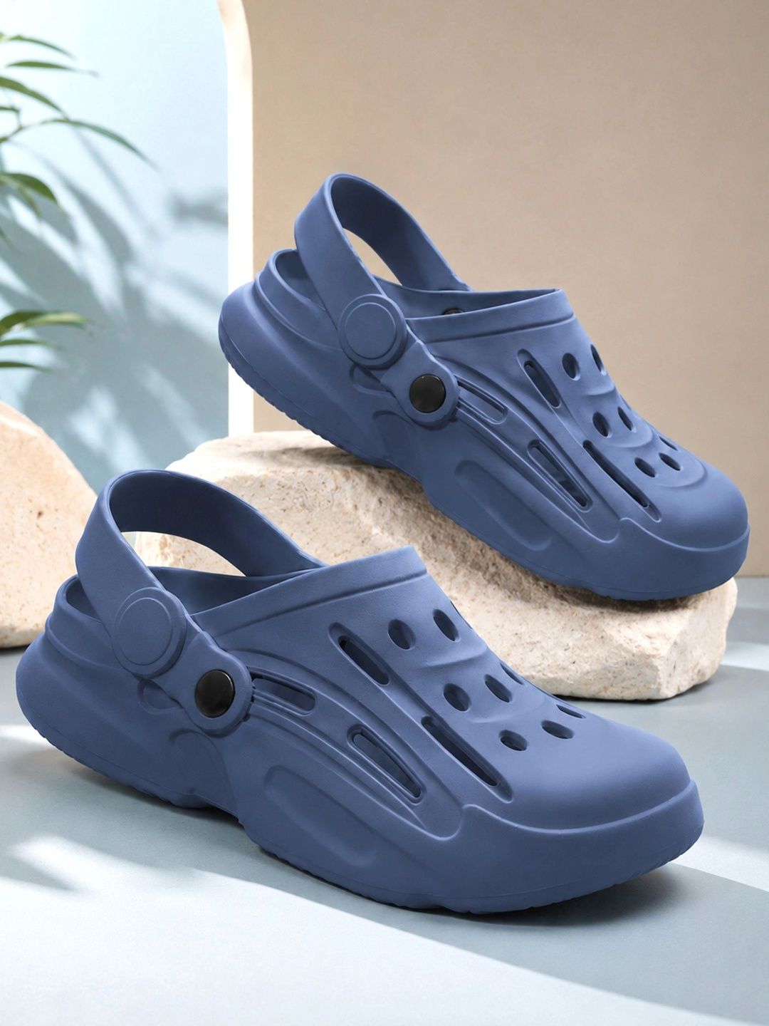 Layasa Men Clogs