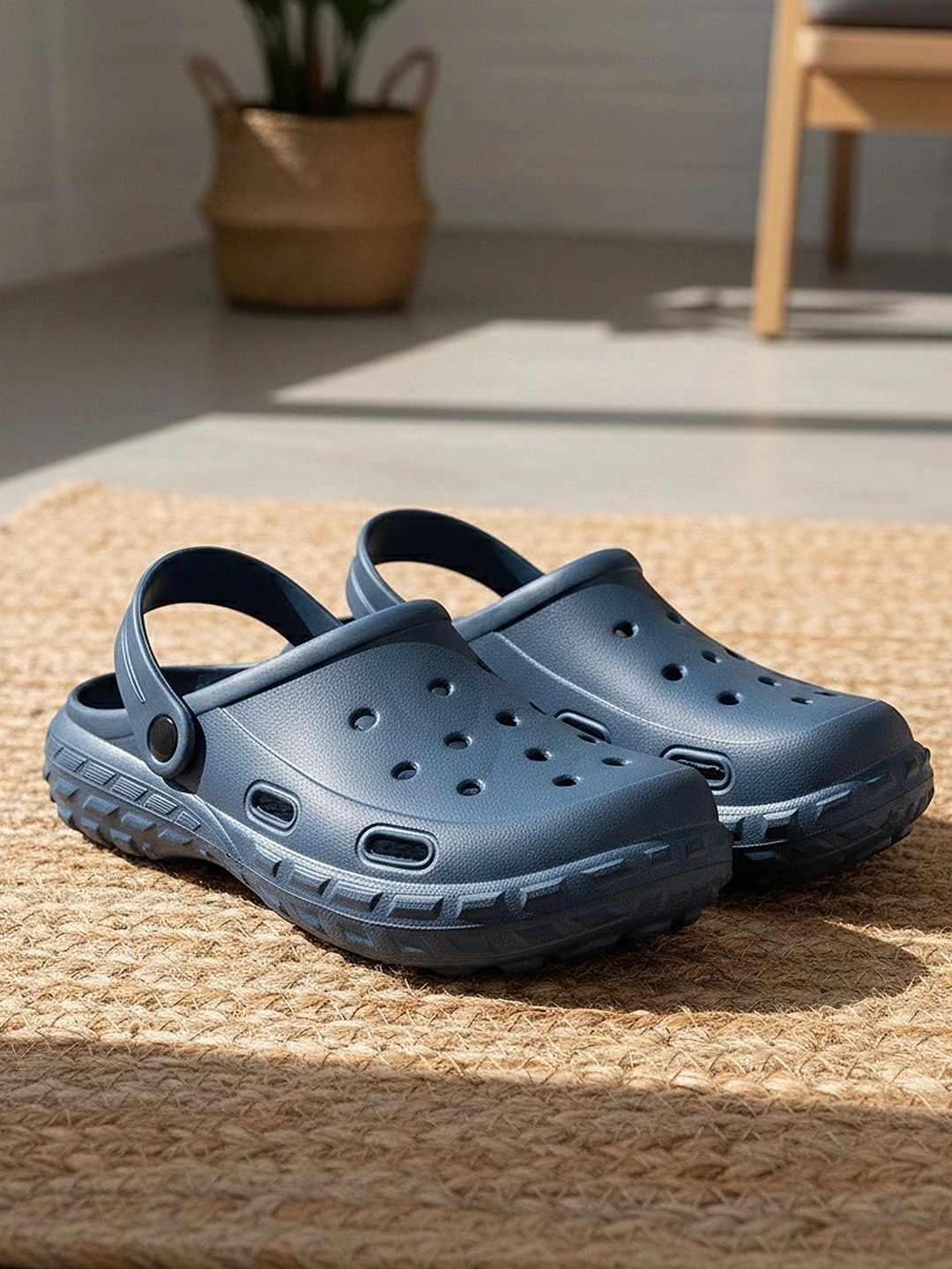 Roadster Men Clogs