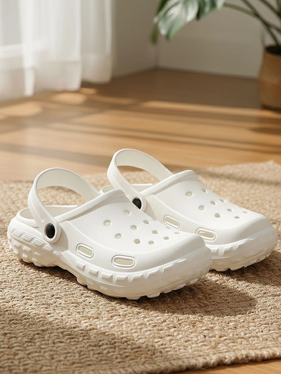 Roadster Men Clogs