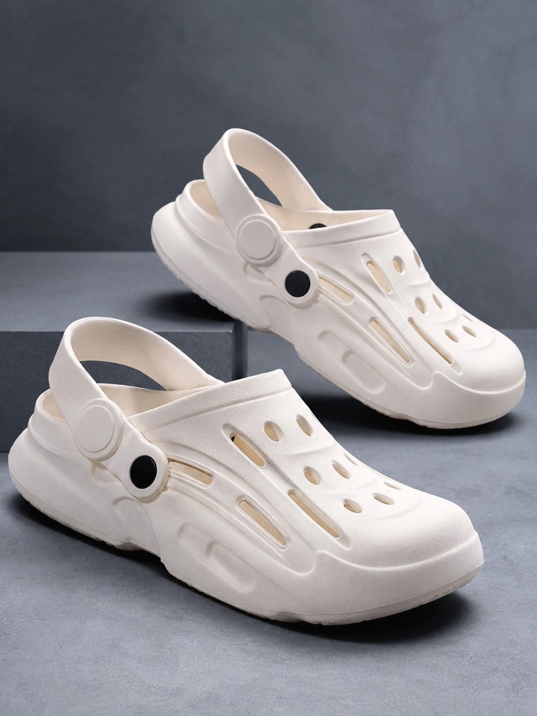 Layasa Men Clogs