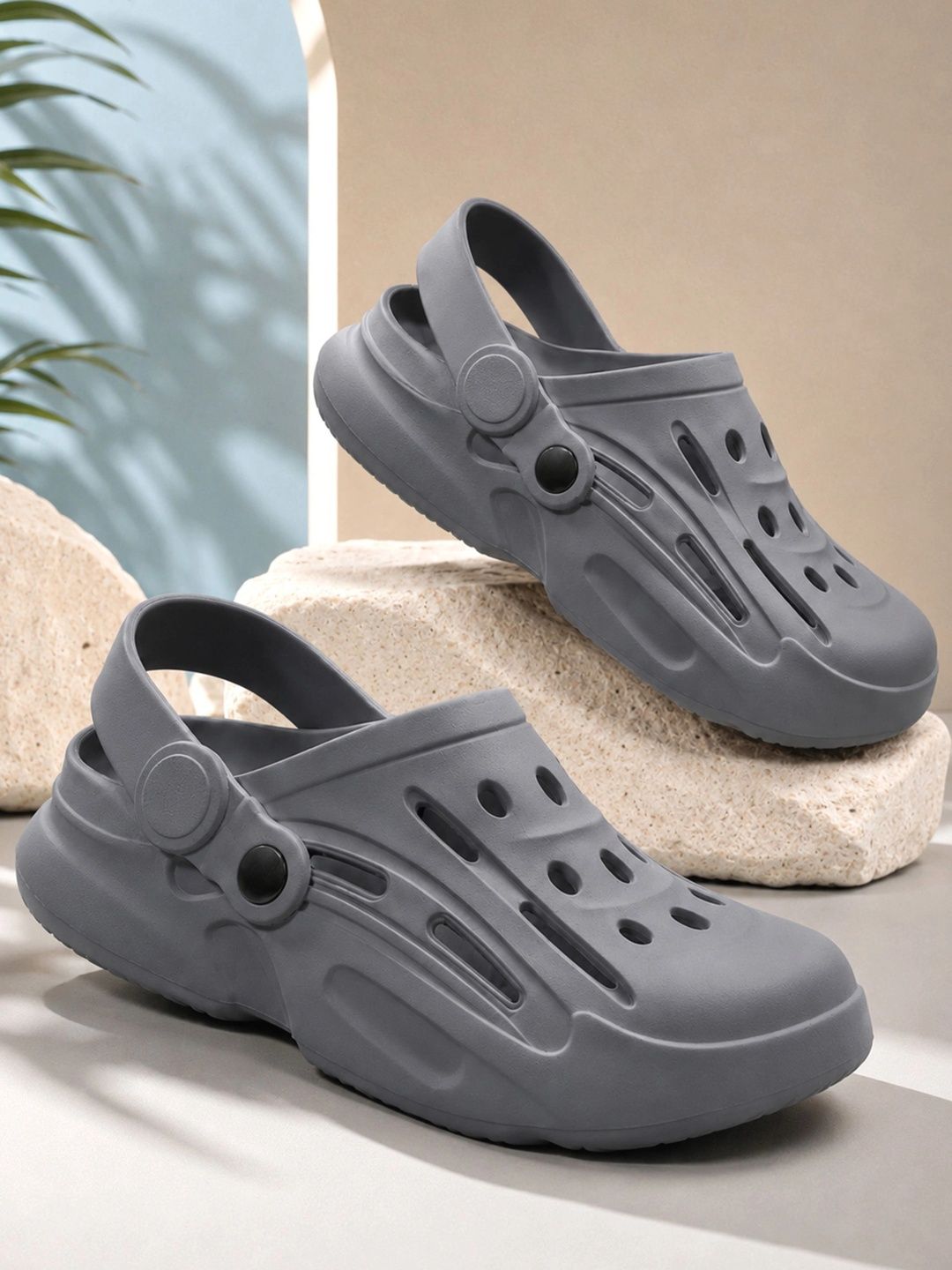 Layasa Men Clogs
