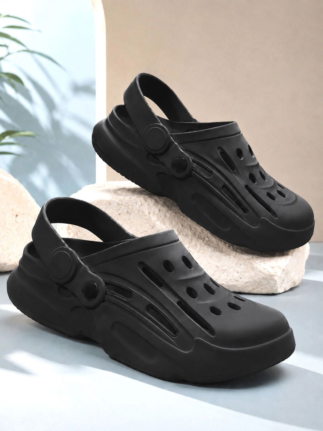 Layasa Men Clogs