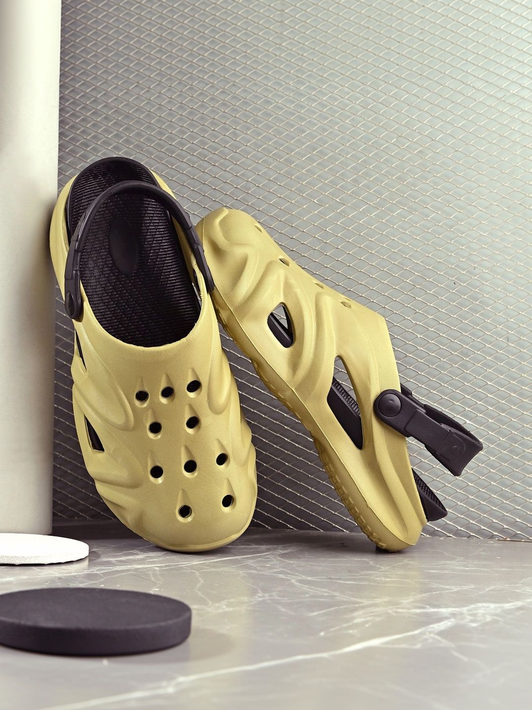 Vortek Men Clogs