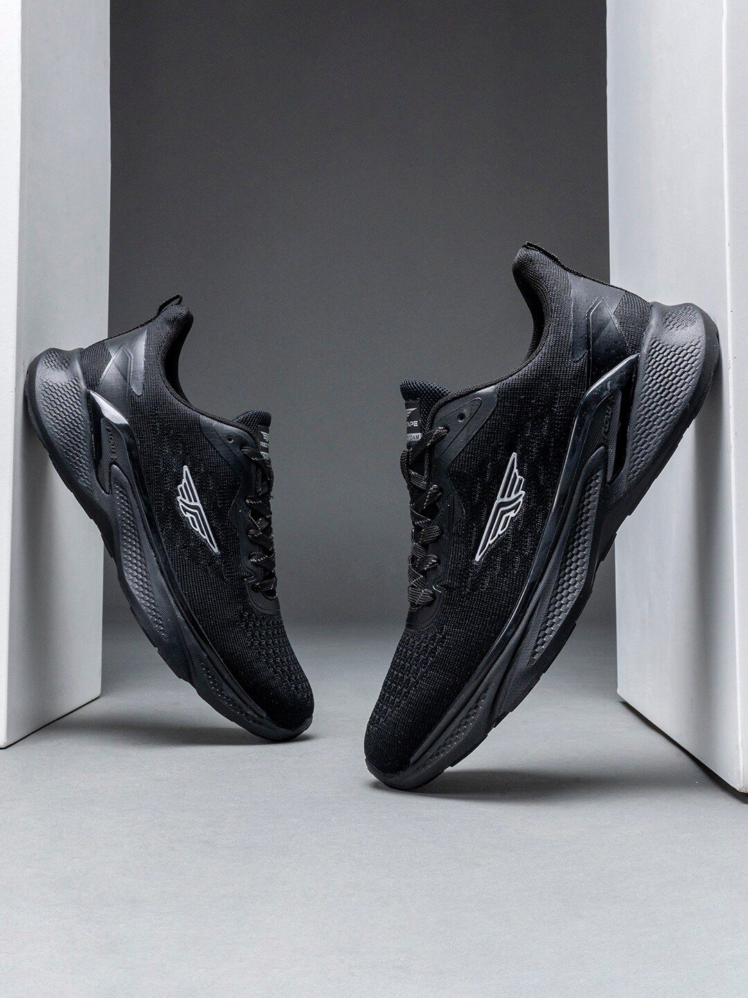 U_RA専用 Buy Red Tape Men Black Textile Walking Sports Shoes - Sports Shoes