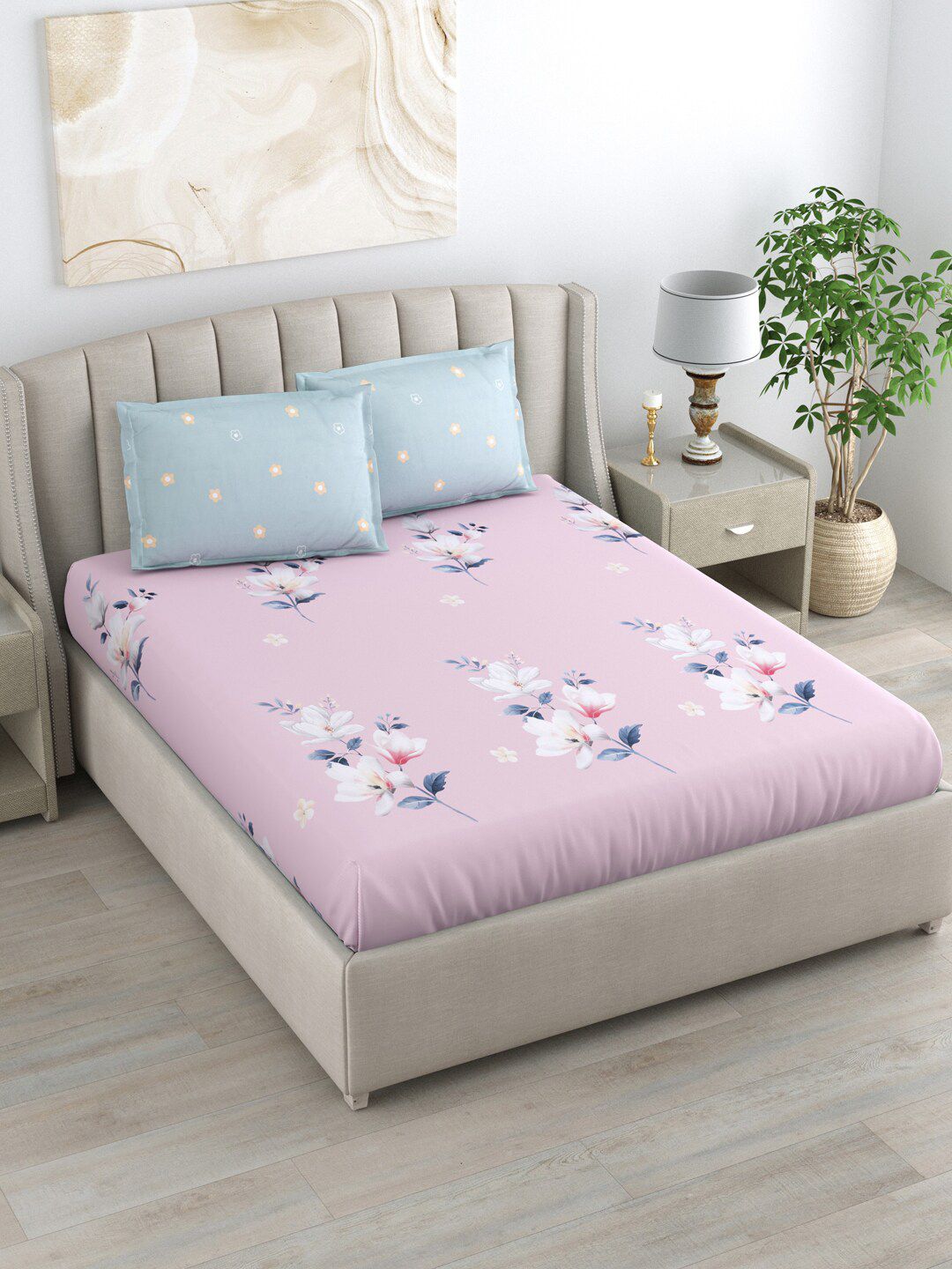 Pink & White Floral 220 TC King Bedsheet with 2 Pillow Covers Price in India