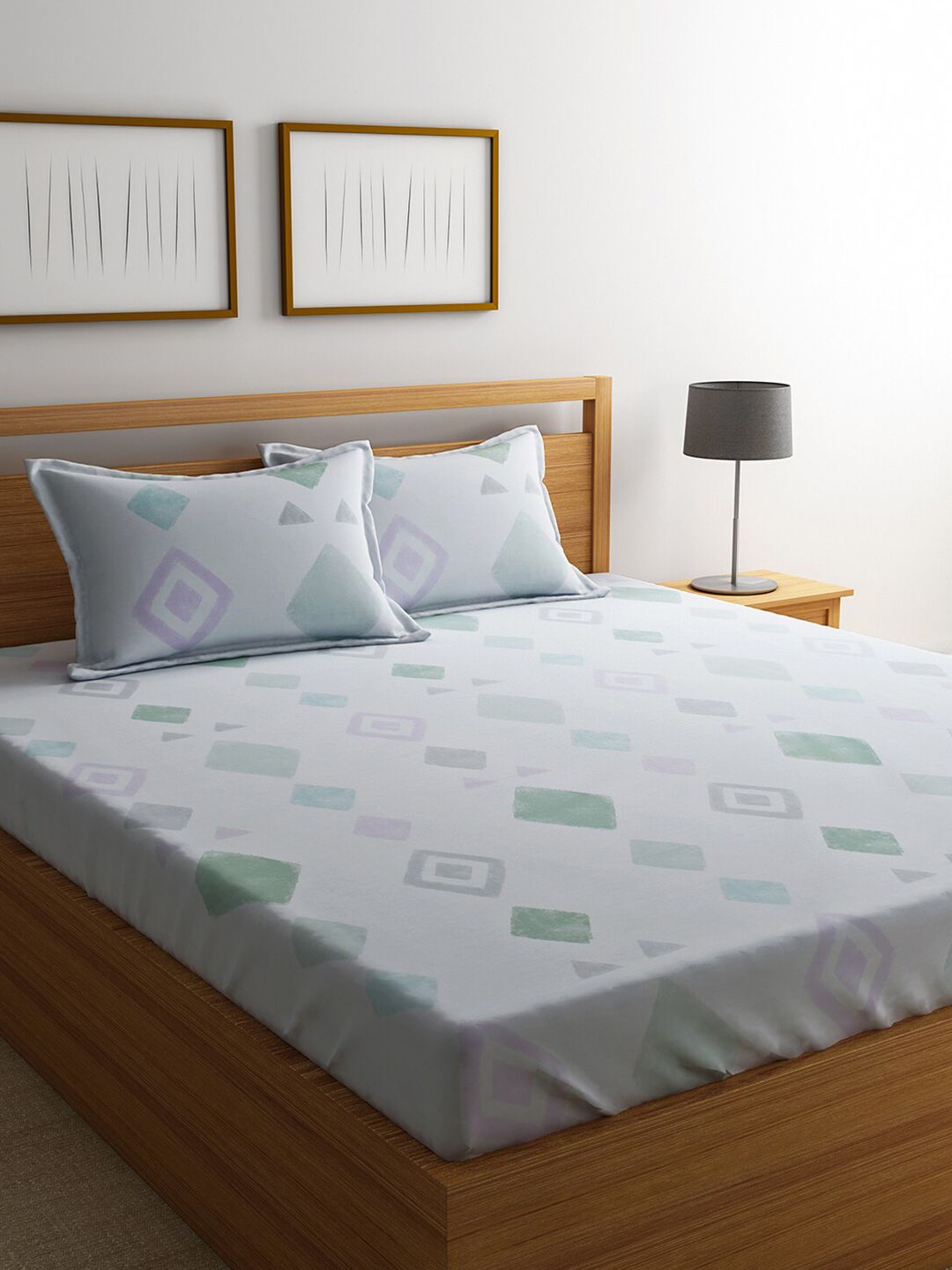URBAN DREAM White Geometric Cotton 210 TC Fitted King Fine Bedsheet with 2 Pillow Covers-91 x 108 inches