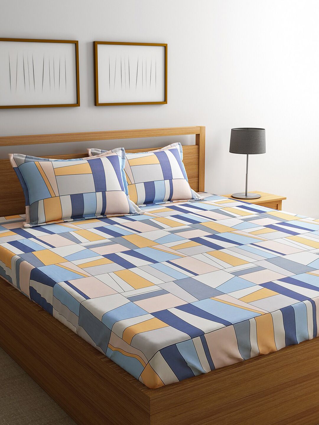URBAN DREAM White & Orange Geometric 210 TC King Bedsheet with 2 Pillow Covers Price in India