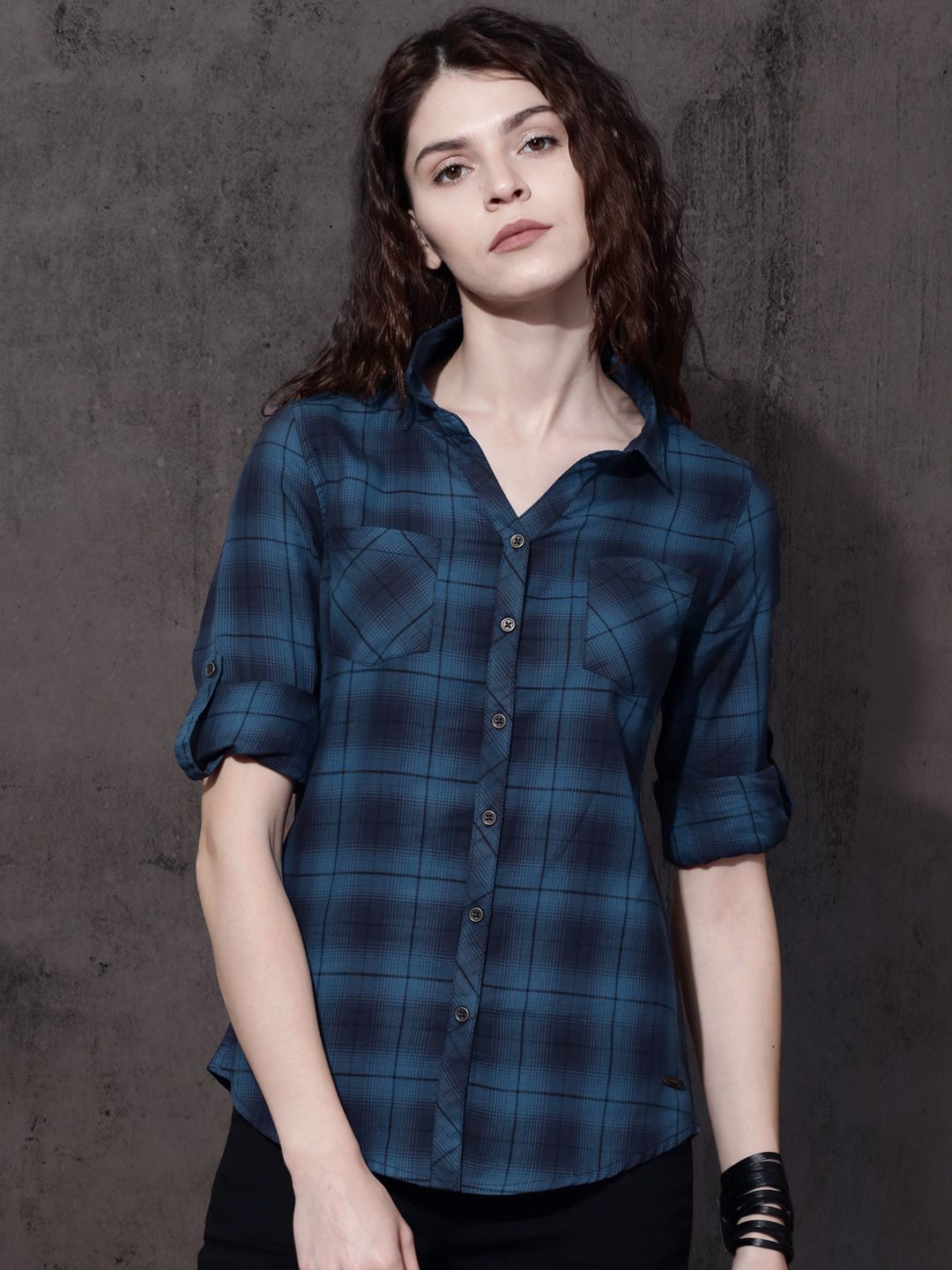 Roadster Women Blue & Black Slim Fit Checked Casual Shirt