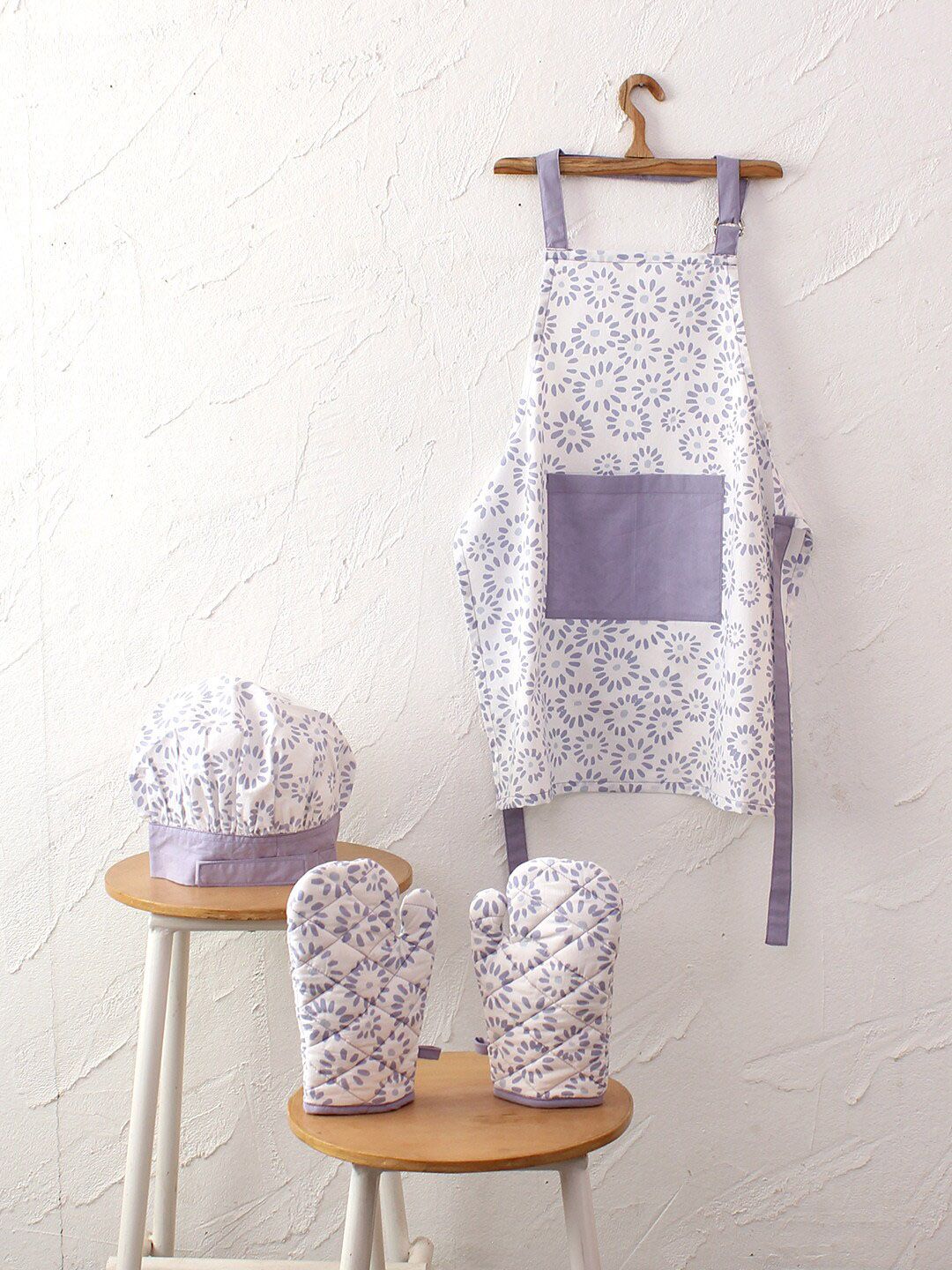 House This Purple & White Printed Apron With Hat & Gloves Price in India