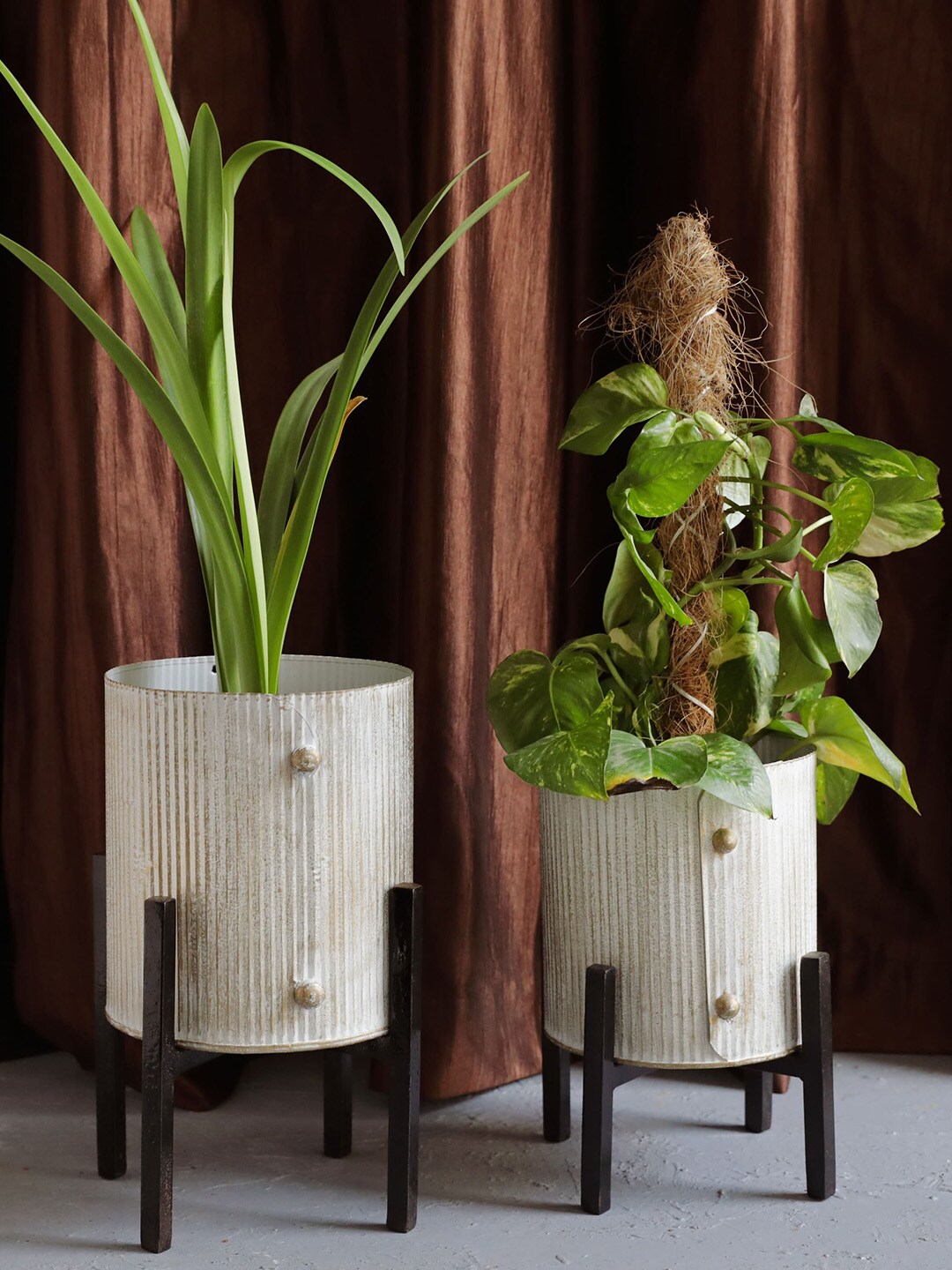 AWAAS DECOR Set Of 2 Black & White Solid Planters Price in India