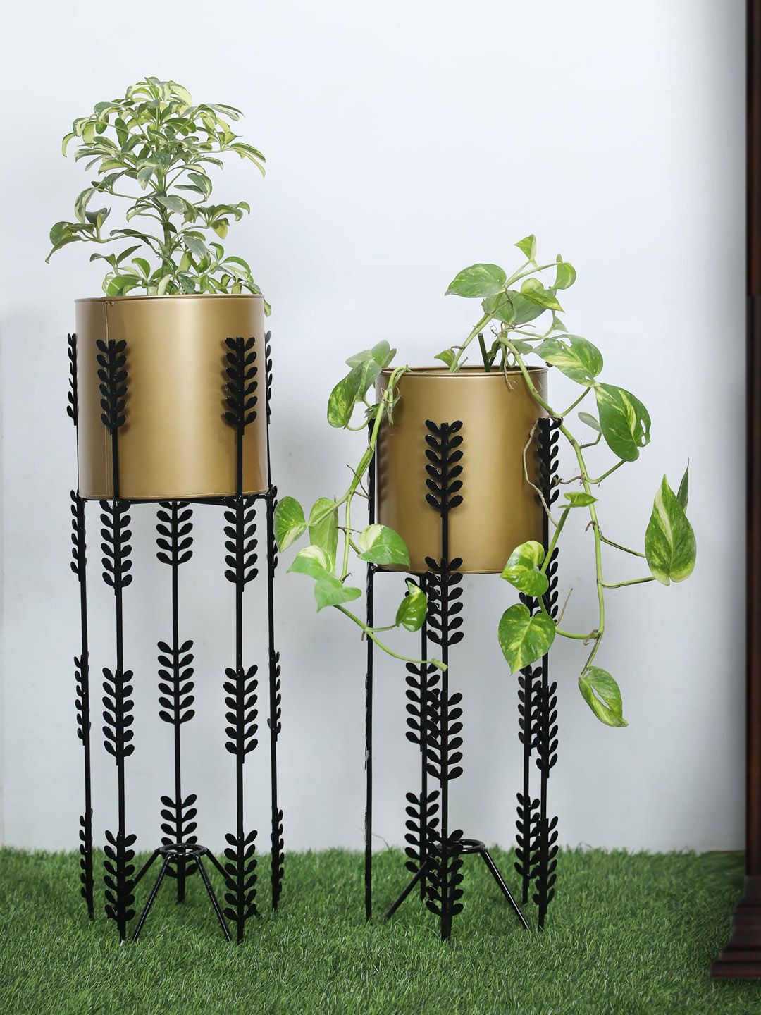 AWAAS DECOR Set Of 2 Gold-Toned & Black Leaf Planter With Stand Price in India