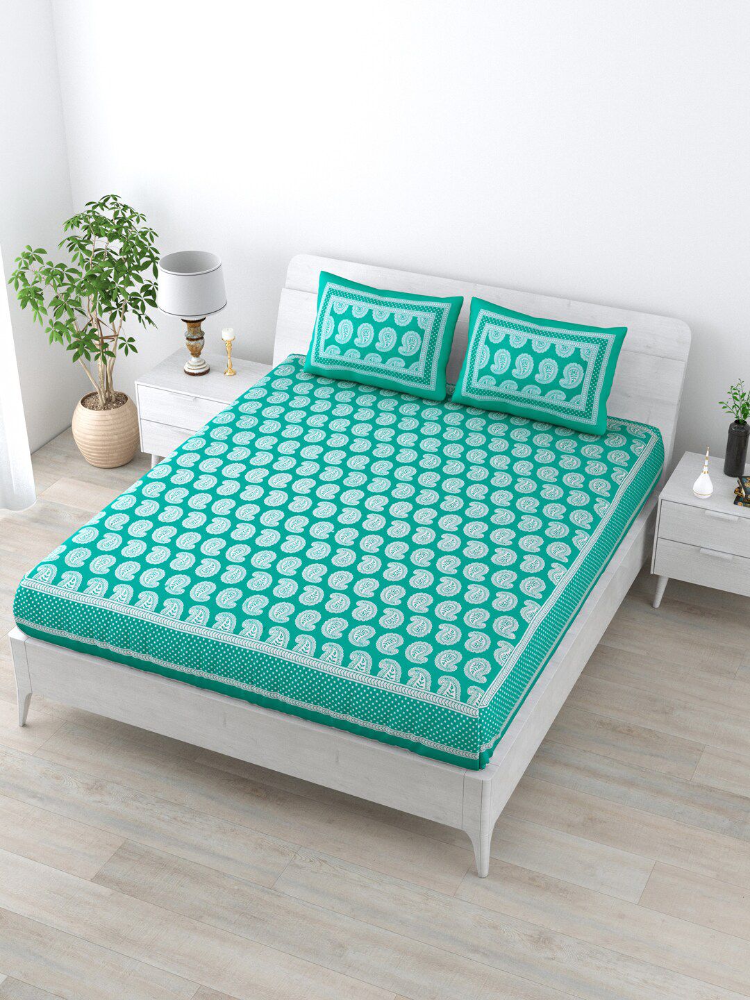 LIVING ROOTS Green & White Ethnic Motifs 144 TC Cotton Queen Bedsheet with 2 Pillow Covers Price in India