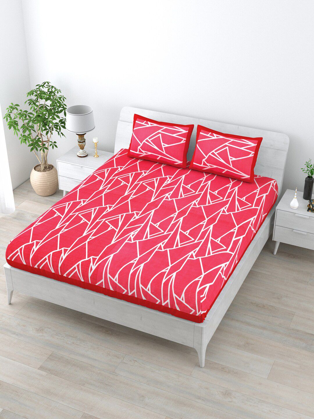 LIVING ROOTS Pink & White 144 TC Cotton Queen Bedsheet with 2 Pillow Covers Price in India