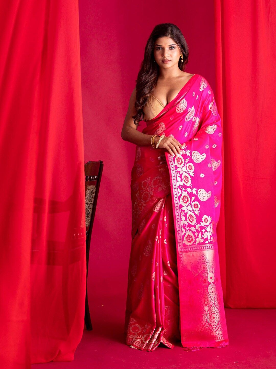 BEATITUDE Pink & Gold-Toned Floral Zari  Banarasi Saree Price in India