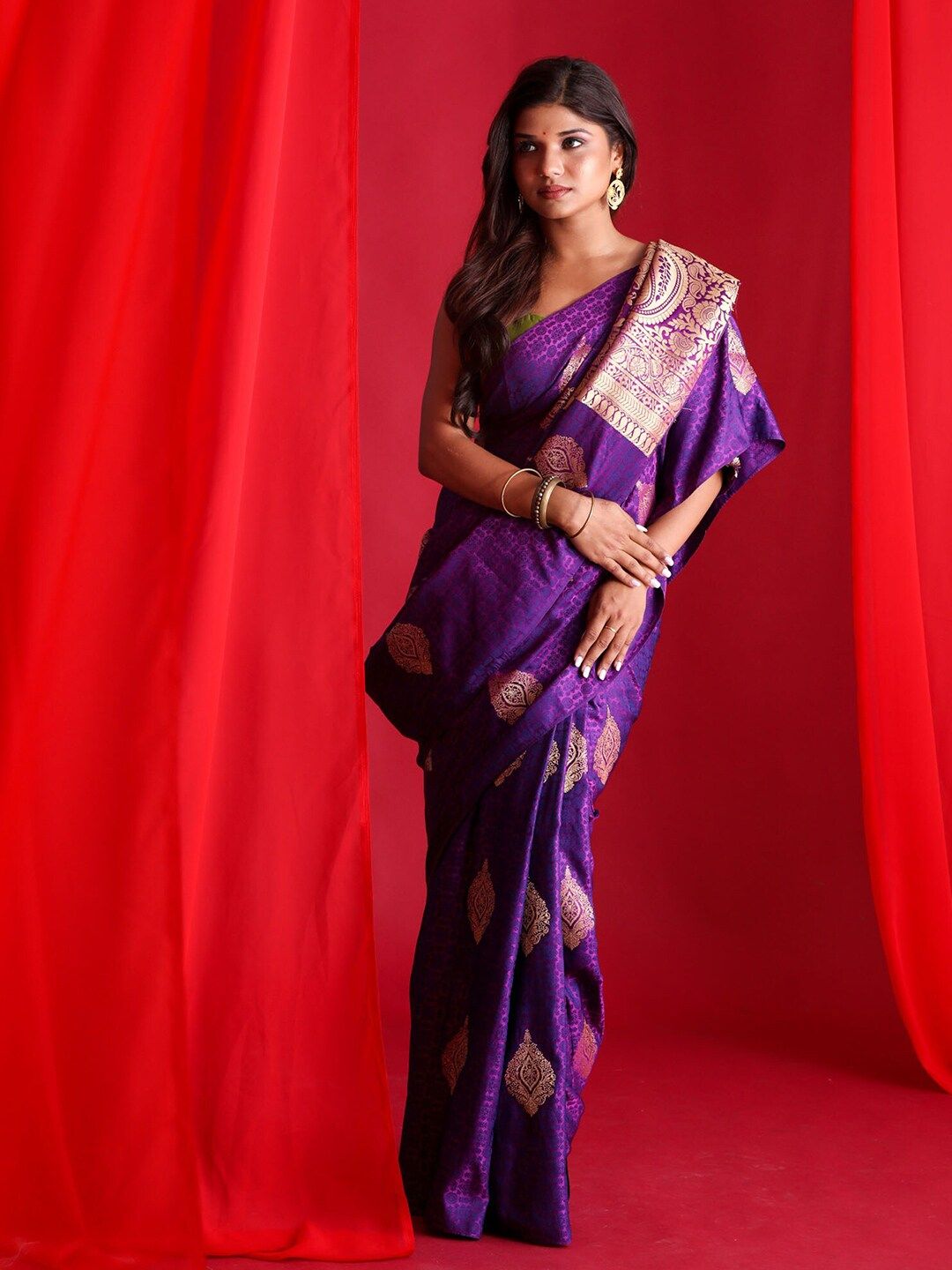 BEATITUDE Purple & Gold-Toned Woven Design Zari Silk Blend Banarasi Saree Price in India