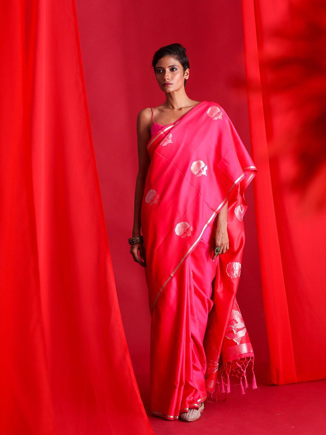 BEATITUDE Pink & Gold-Toned Woven Design Zari Banarasi Saree Price in India