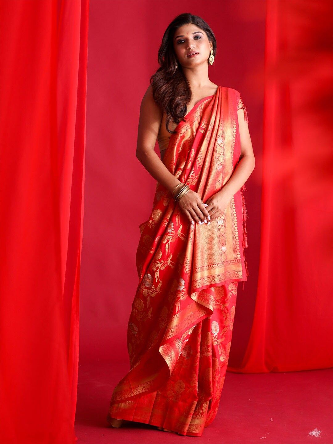 BEATITUDE Red & Gold-Toned Woven Design Banarasi Saree Price in India