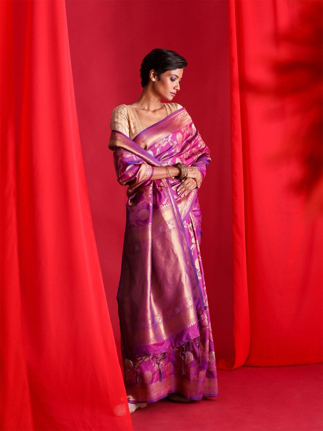 BEATITUDE Purple & Gold-Toned Floral Zari Silk Blend Banarasi Saree Price in India