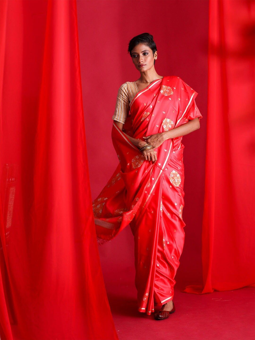 BEATITUDE Red & Gold-Toned Ethnic Motifs Zari Silk Blend Banarasi Saree Price in India