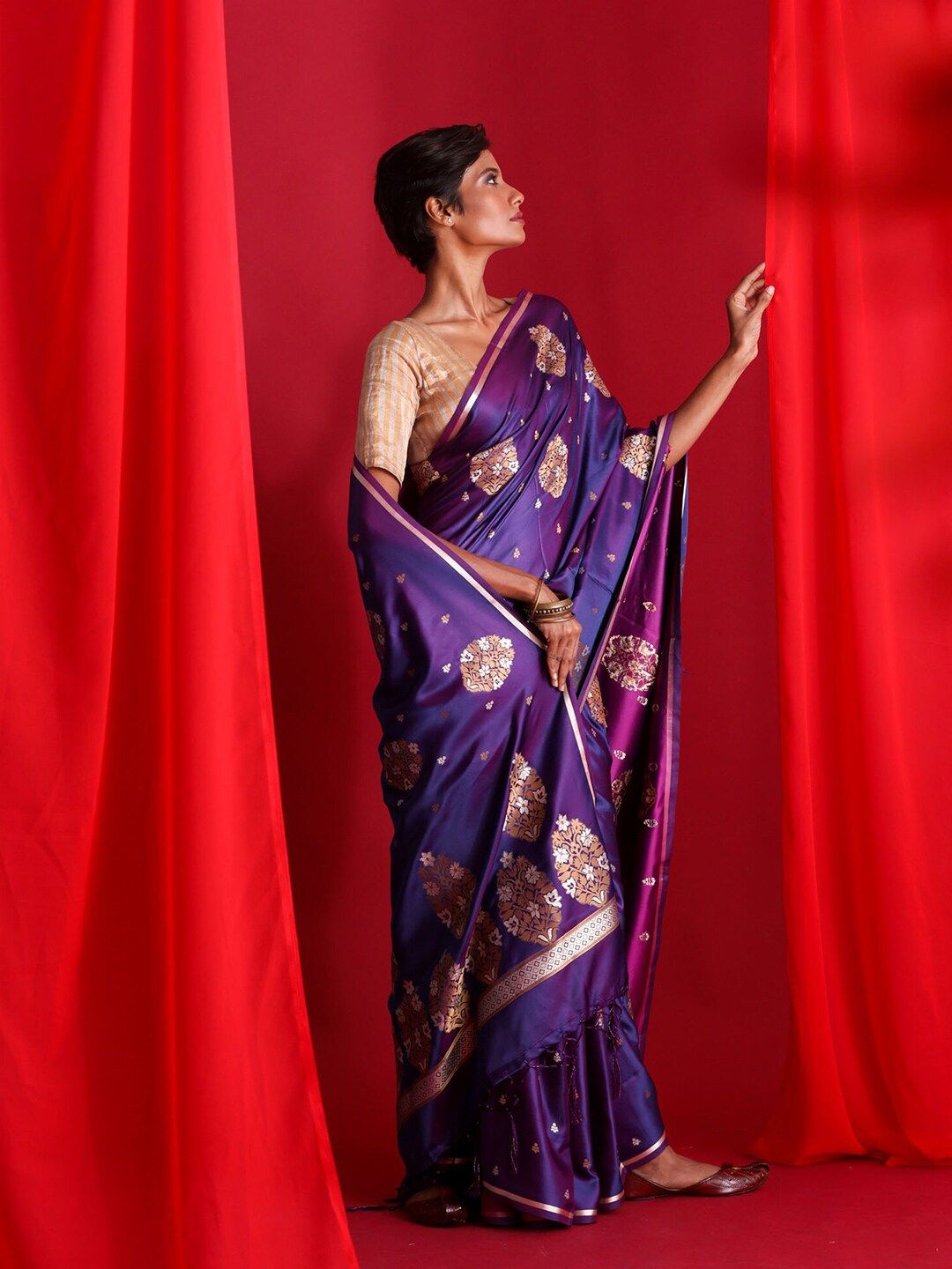 BEATITUDE Purple & Copper-Toned Ethnic Motifs Zari Silk Blend Banarasi Saree Price in India