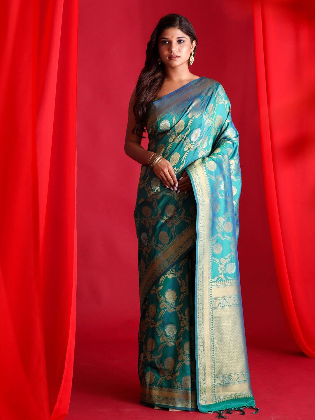 BEATITUDE Green & Gold-Toned Floral Zari Silk Blend Banarasi Saree Price in India