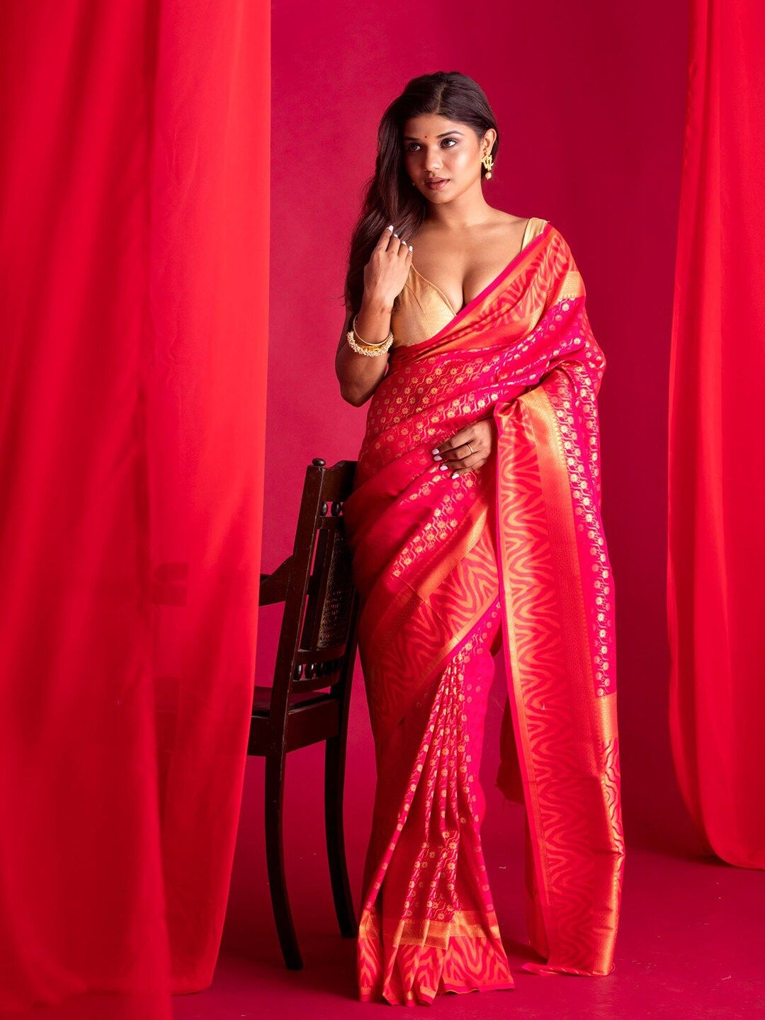 BEATITUDE Pink & Gold-Toned Ethnic Motifs Zari Silk Blend Banarasi Saree Price in India