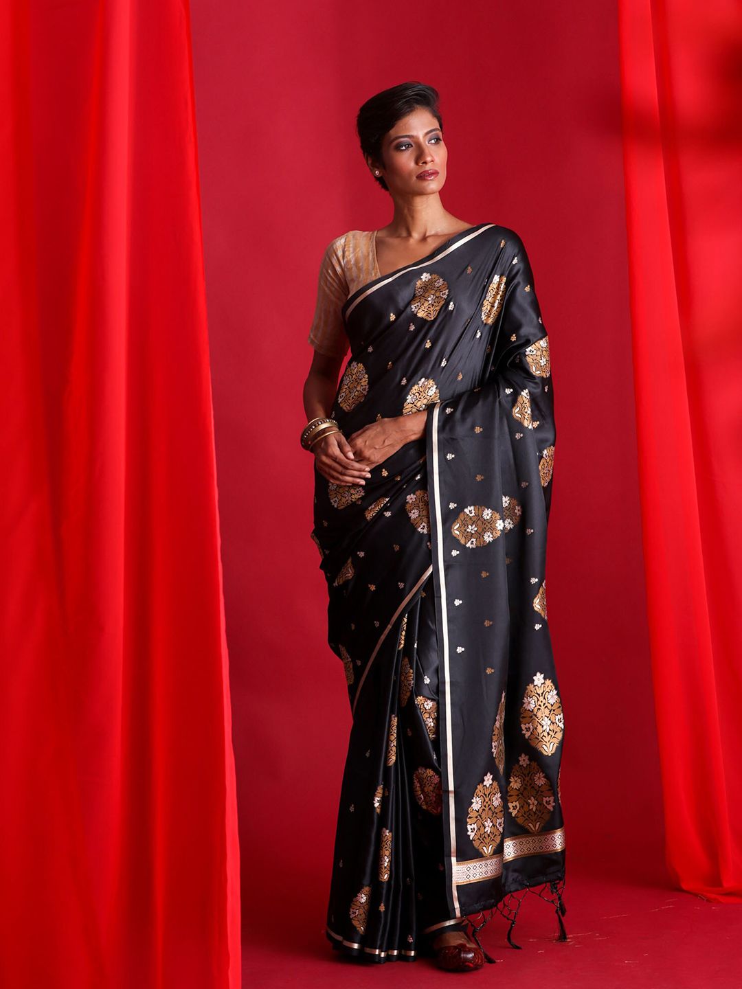 BEATITUDE Black & Gold-Toned Ethnic Motifs Zari Silk Blend Banarasi Saree Price in India