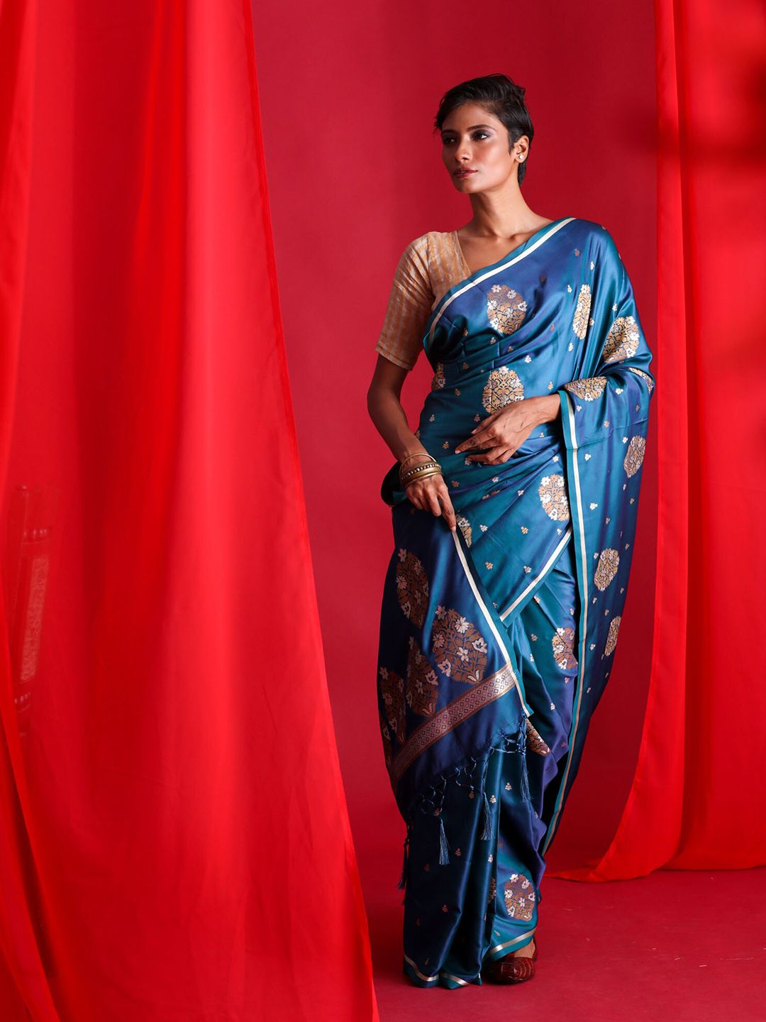 BEATITUDE Blue & Gold-Toned Floral Zari Silk Blend Banarasi Saree Price in India