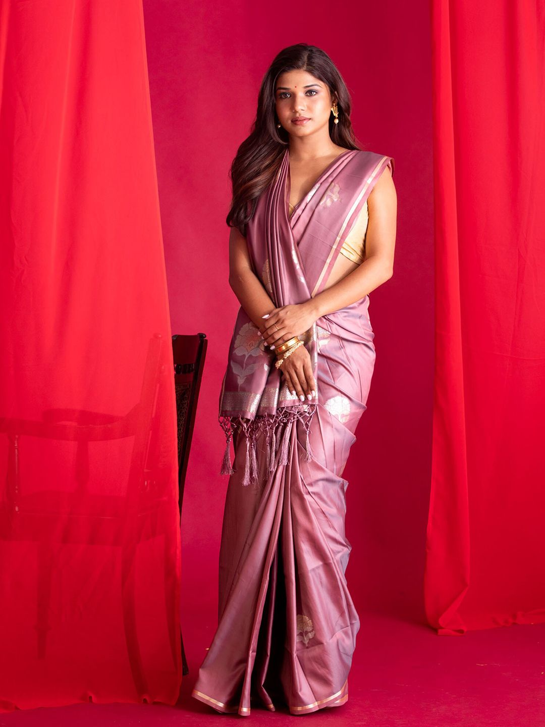 BEATITUDE Pink & Silver-Toned Ethnic Motifs Zari Silk Blend Banarasi Saree Price in India