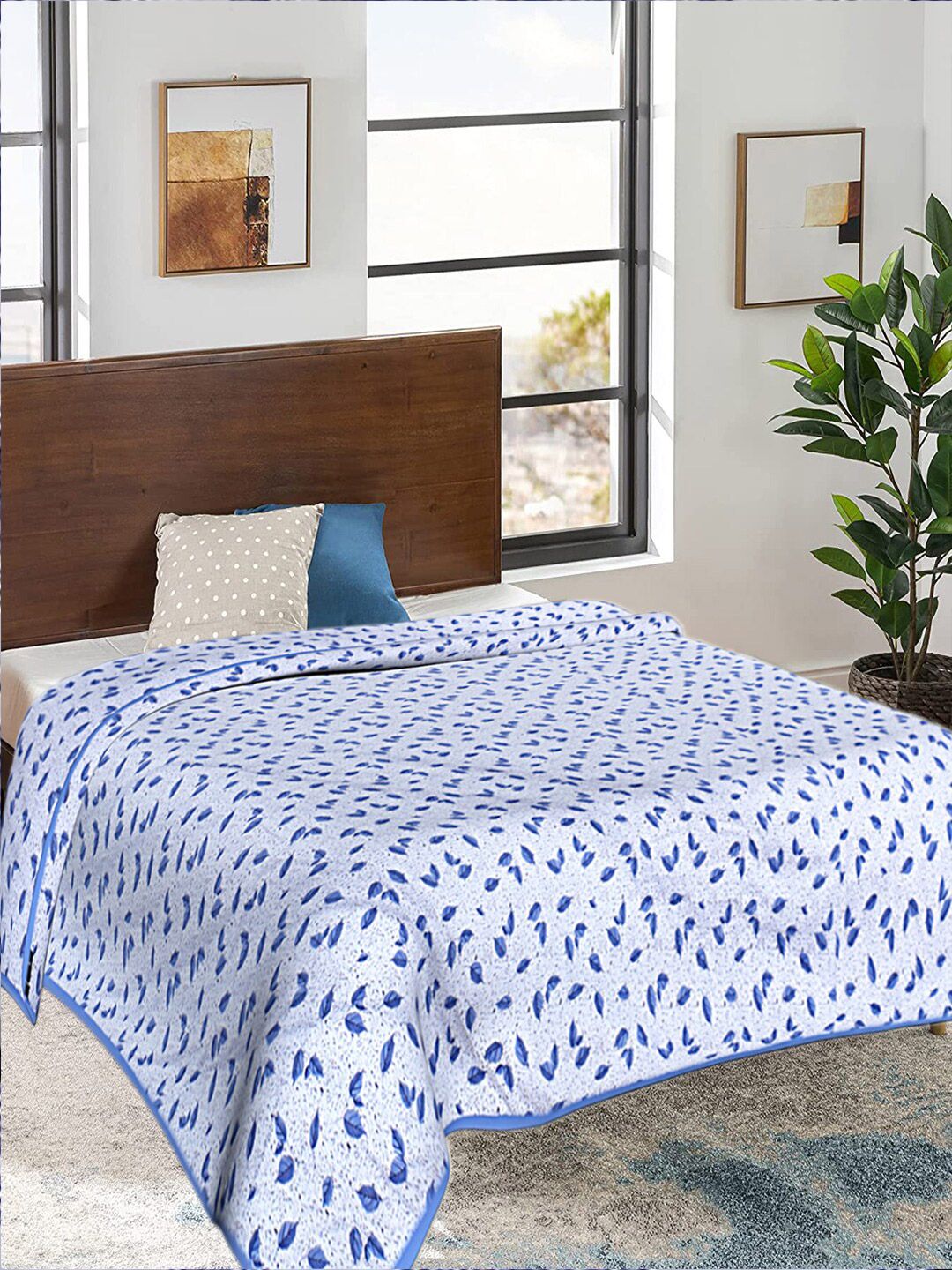 Kuber Industries White & Blue Ethnic Motifs AC Room 300 GSM Double Bed Blanket Price in India