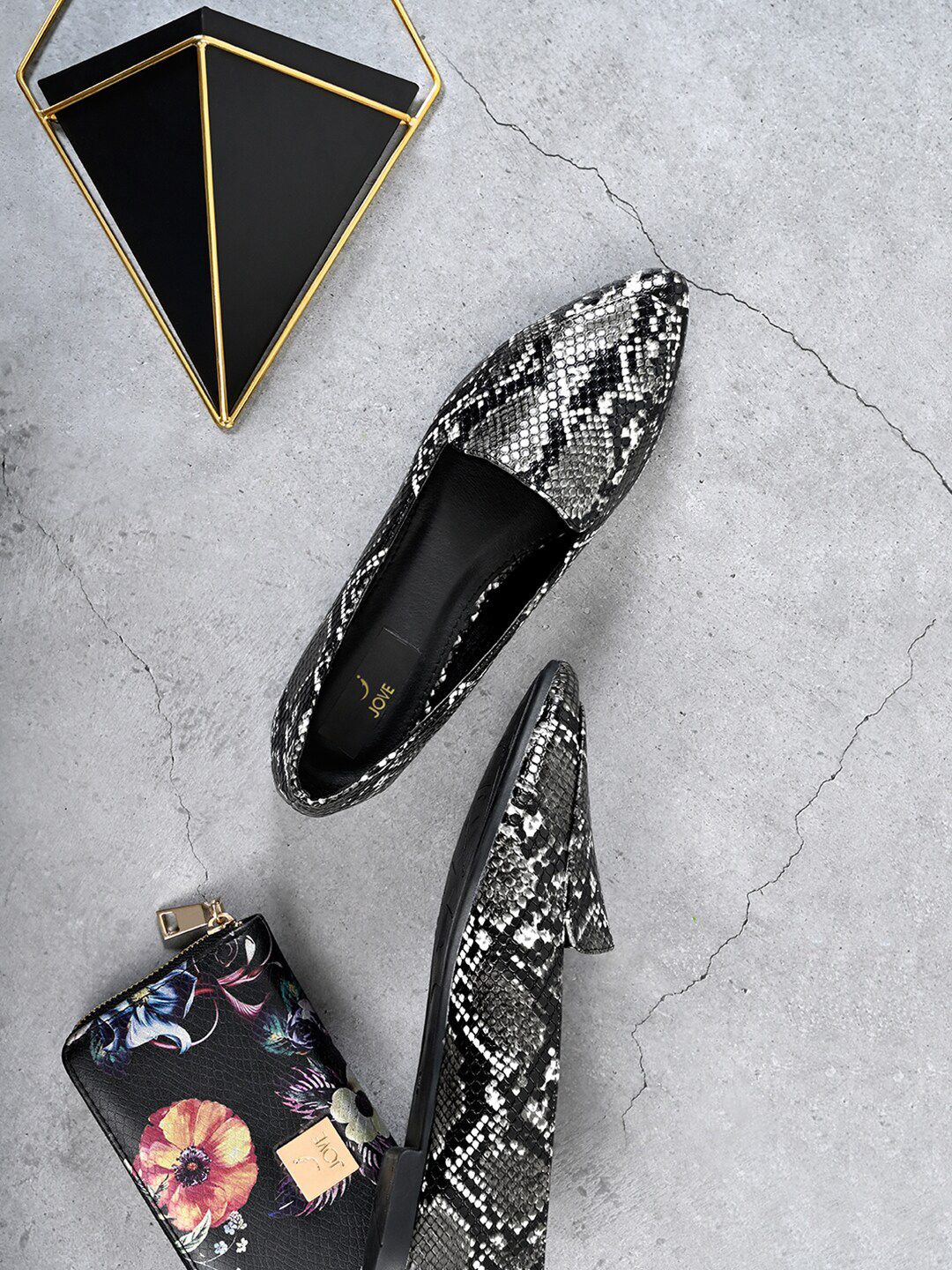 Jove Women Black Printed Ballerinas Flats