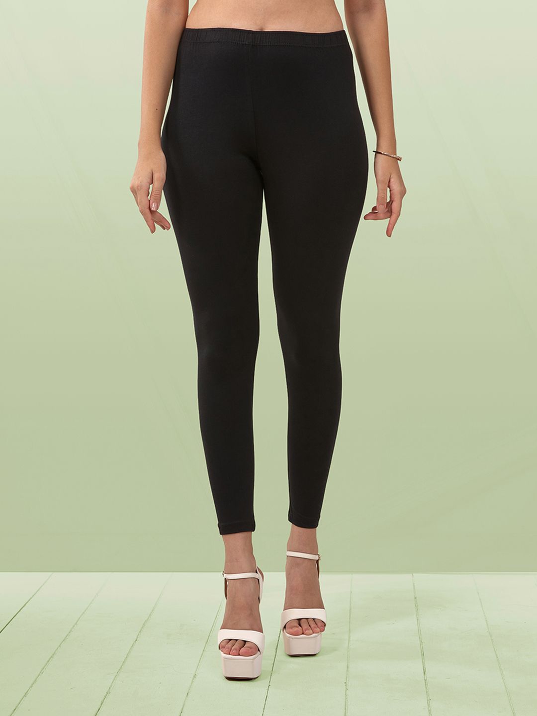 LYRA Women Black Solid Ankle Length Leggings