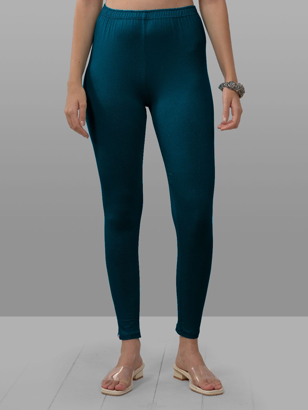 LYRA Women Green Solid Ankle Length Leggings
