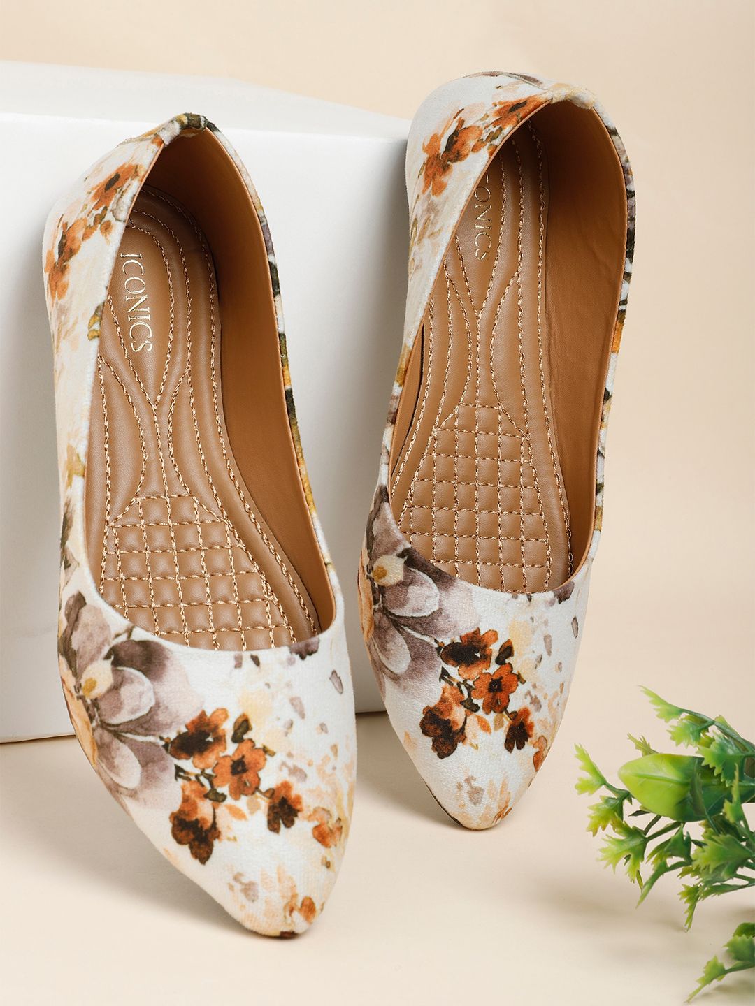 ICONICS Women Beige Floral Printed Ballerinas Flats