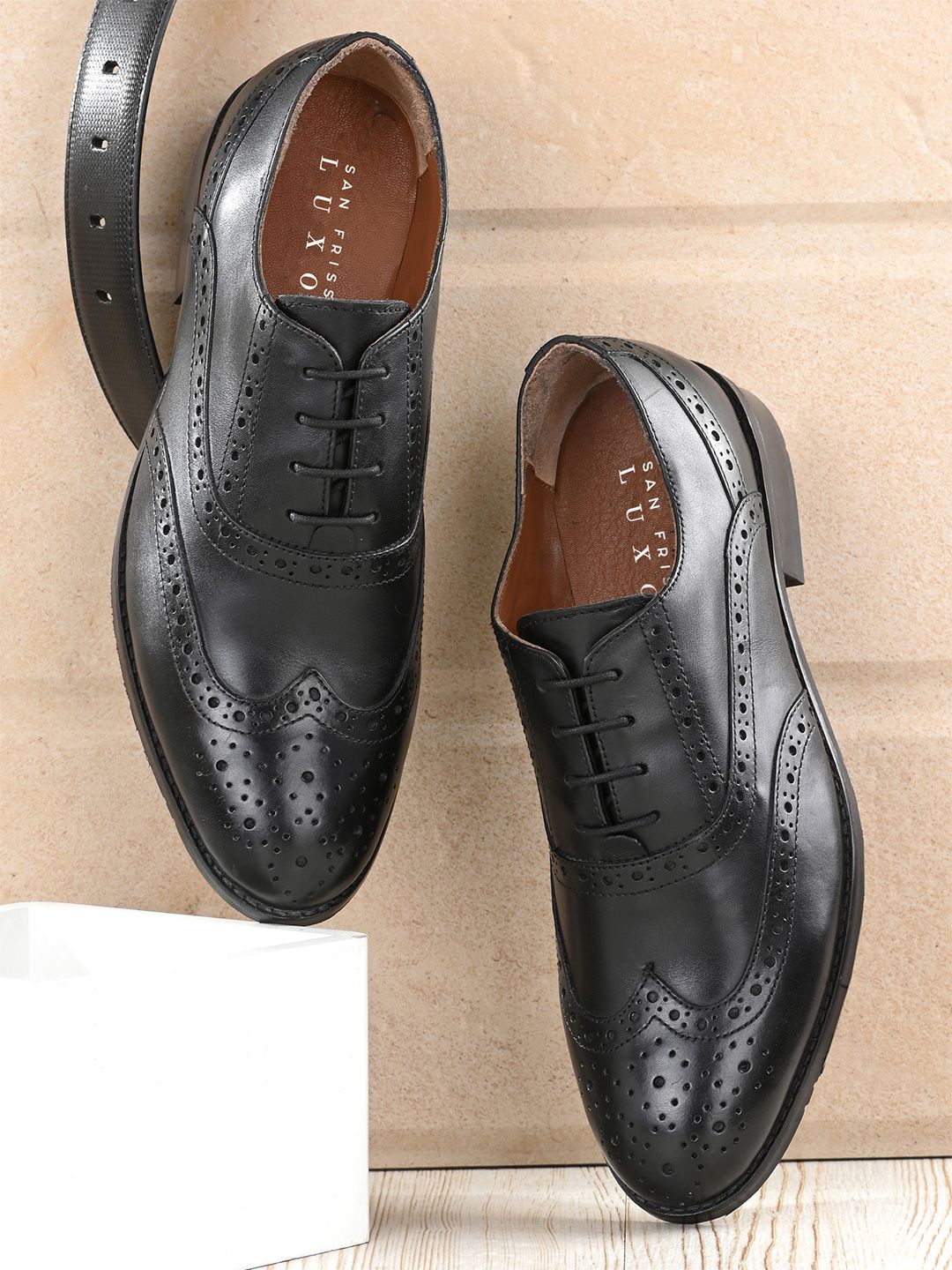 San Frissco Men Black Textured Formal Brogues