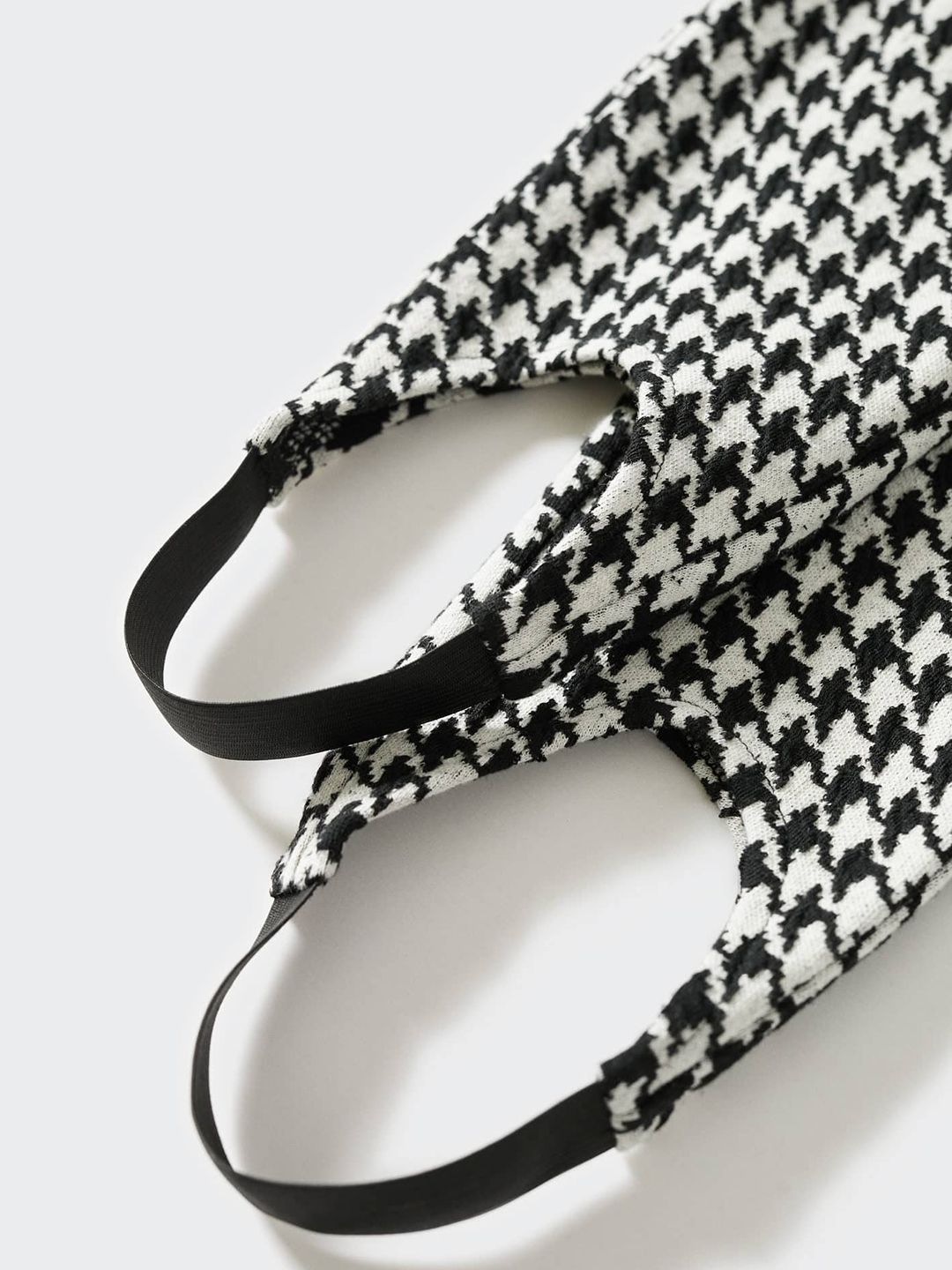 Black & White Houndstooth Printed Stirrup Leggings