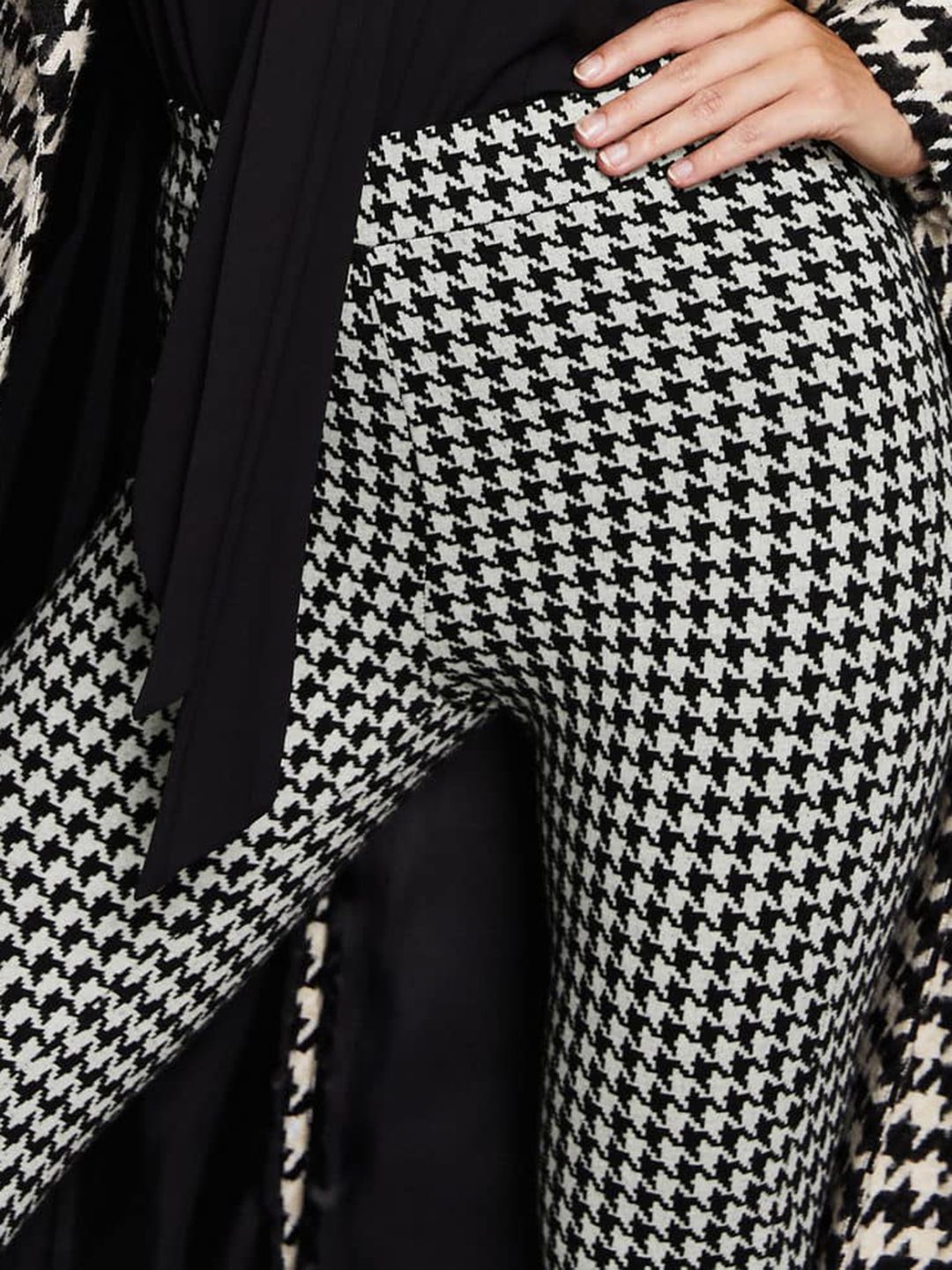 Black & White Houndstooth Printed Stirrup Leggings