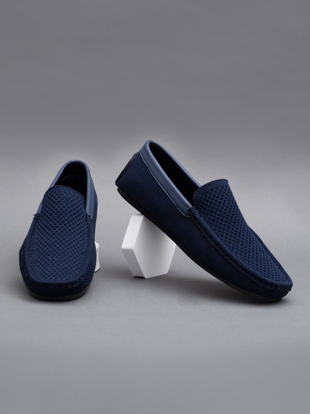 Big Fox Men Blue Textured Loafers