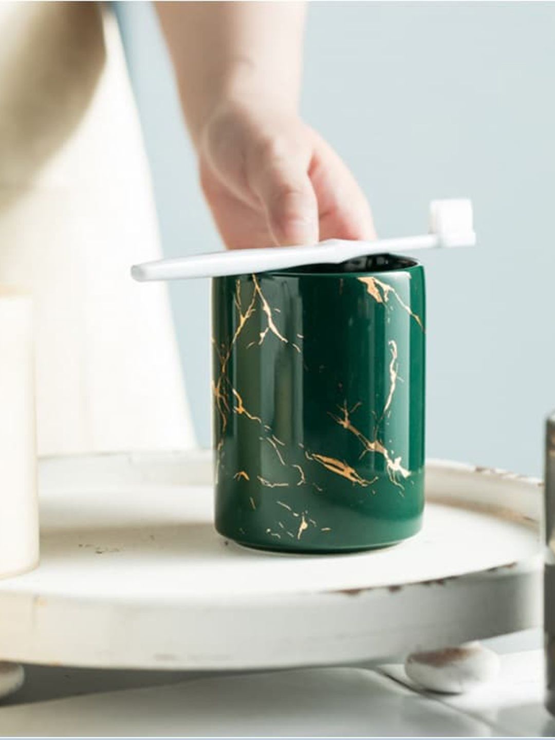 FabSeasons Green & Gold-Toned Textured ToothBrush Holder