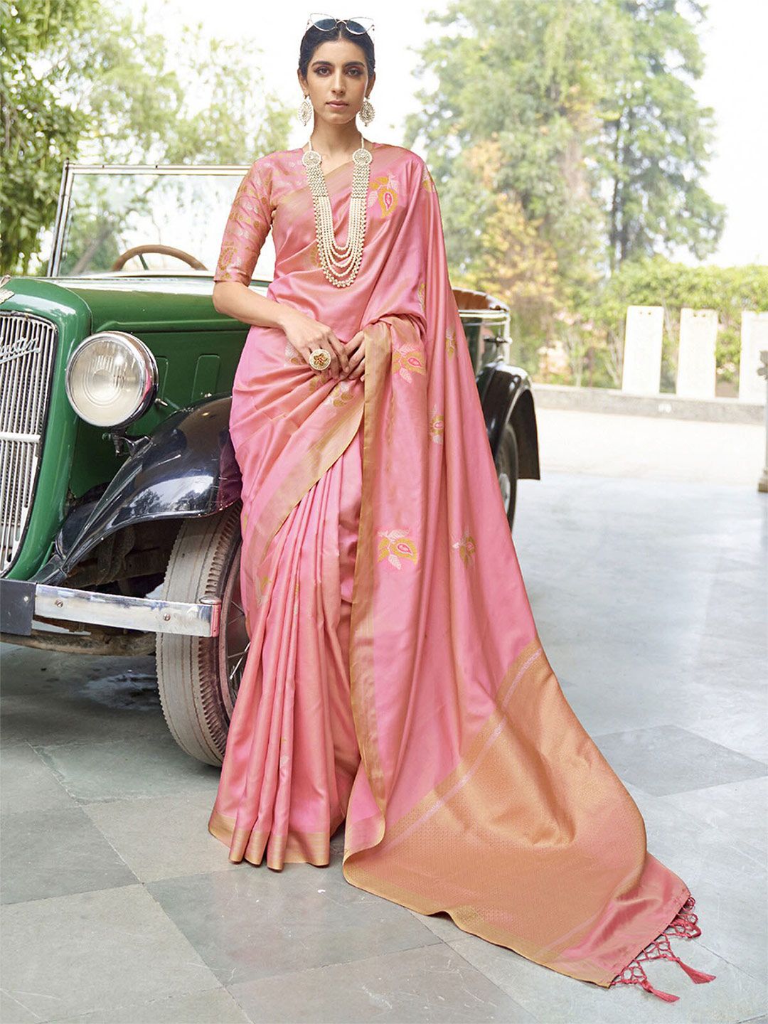 ODETTE Pink & Gold-Toned Woven Design Zari Silk Blend Banarasi Saree Price in India