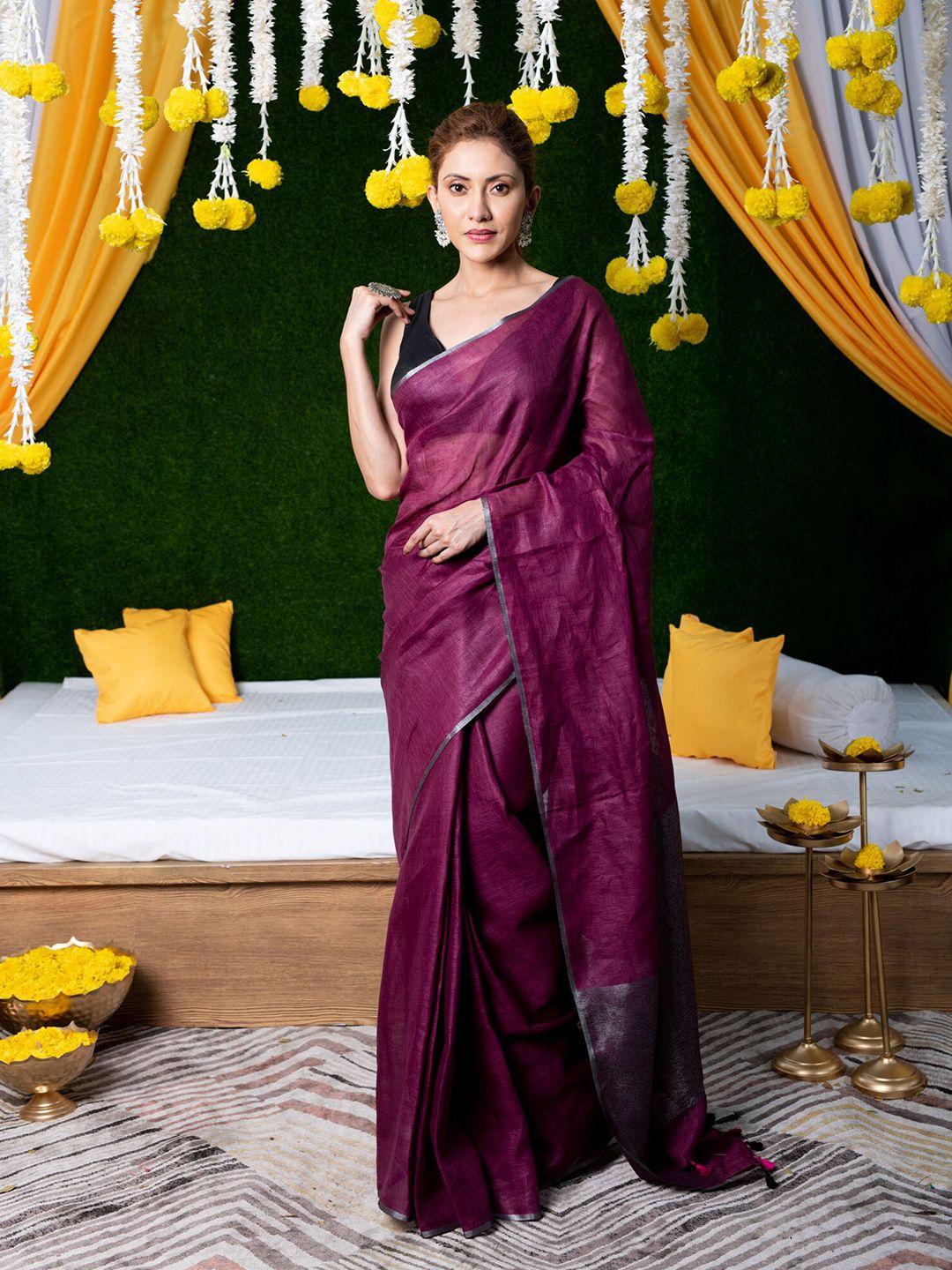 BEATITUDE Magenta & Grey Woven Design Pure Linen Saree Price in India