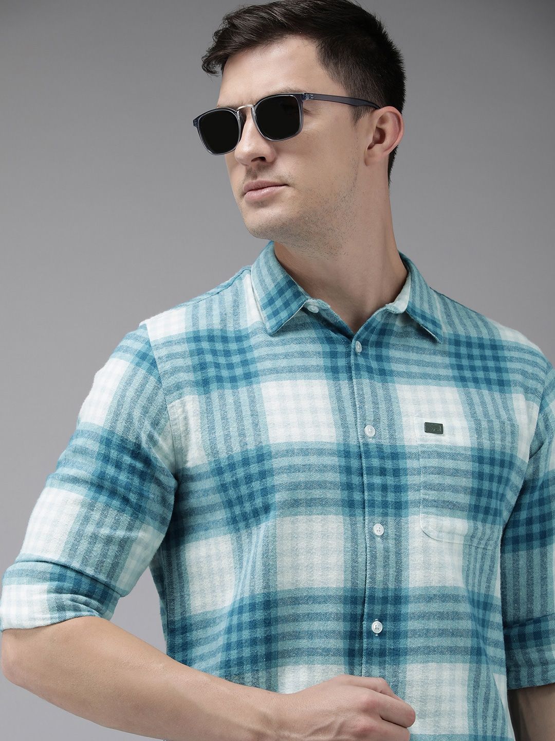 THE BEAR HOUSE Men Blue & White Pure Cotton Slim Fit Tartan Checks Checked Casual Shirt