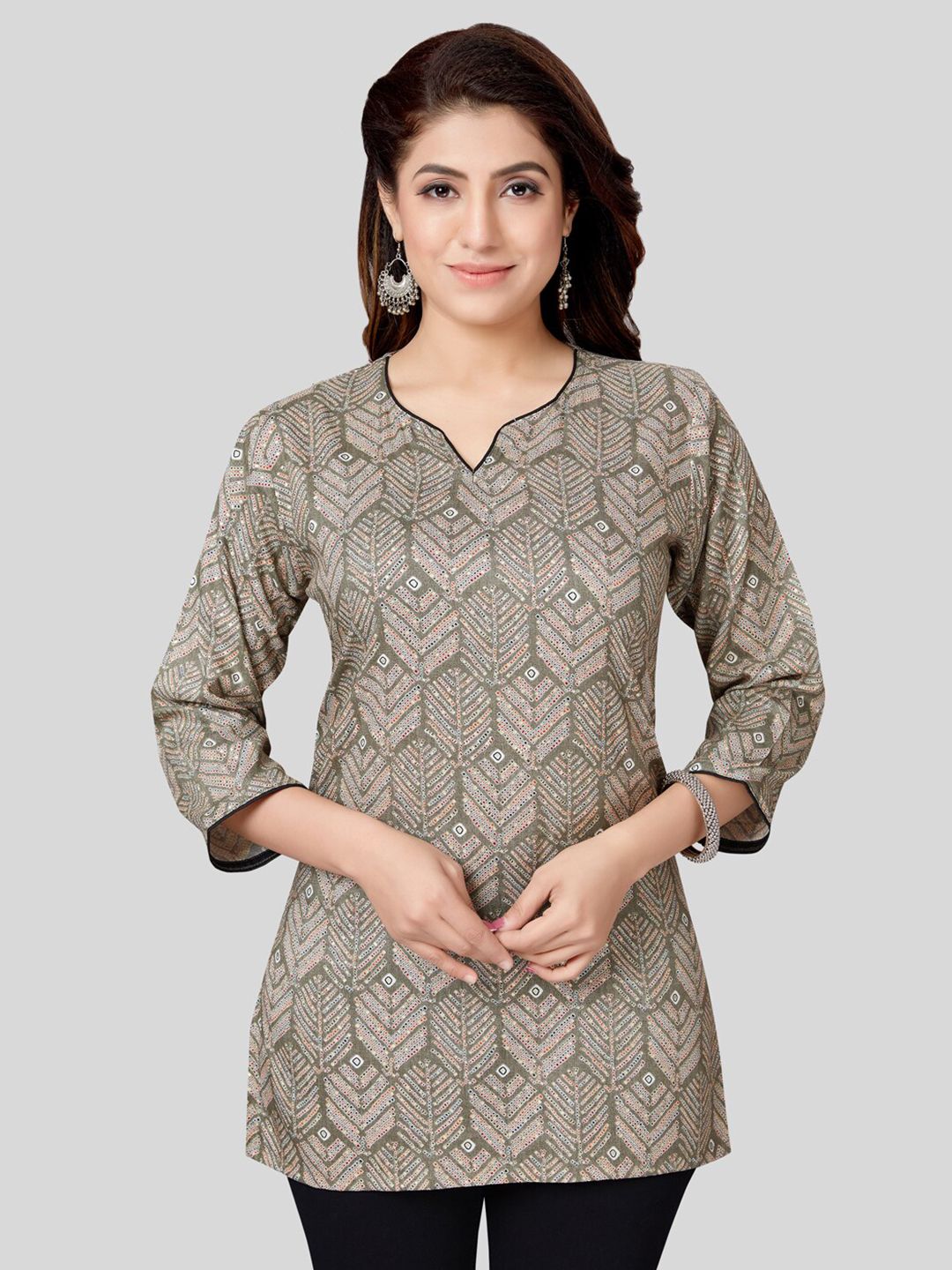 Saree Swarg Green & Grey Printed V-Neck Kurti Price in India