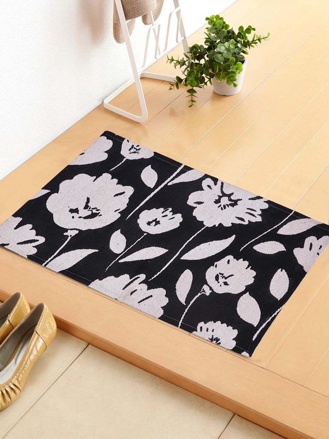 KRAVIKA Black Printed GSM 150 Cotton Bath Rug