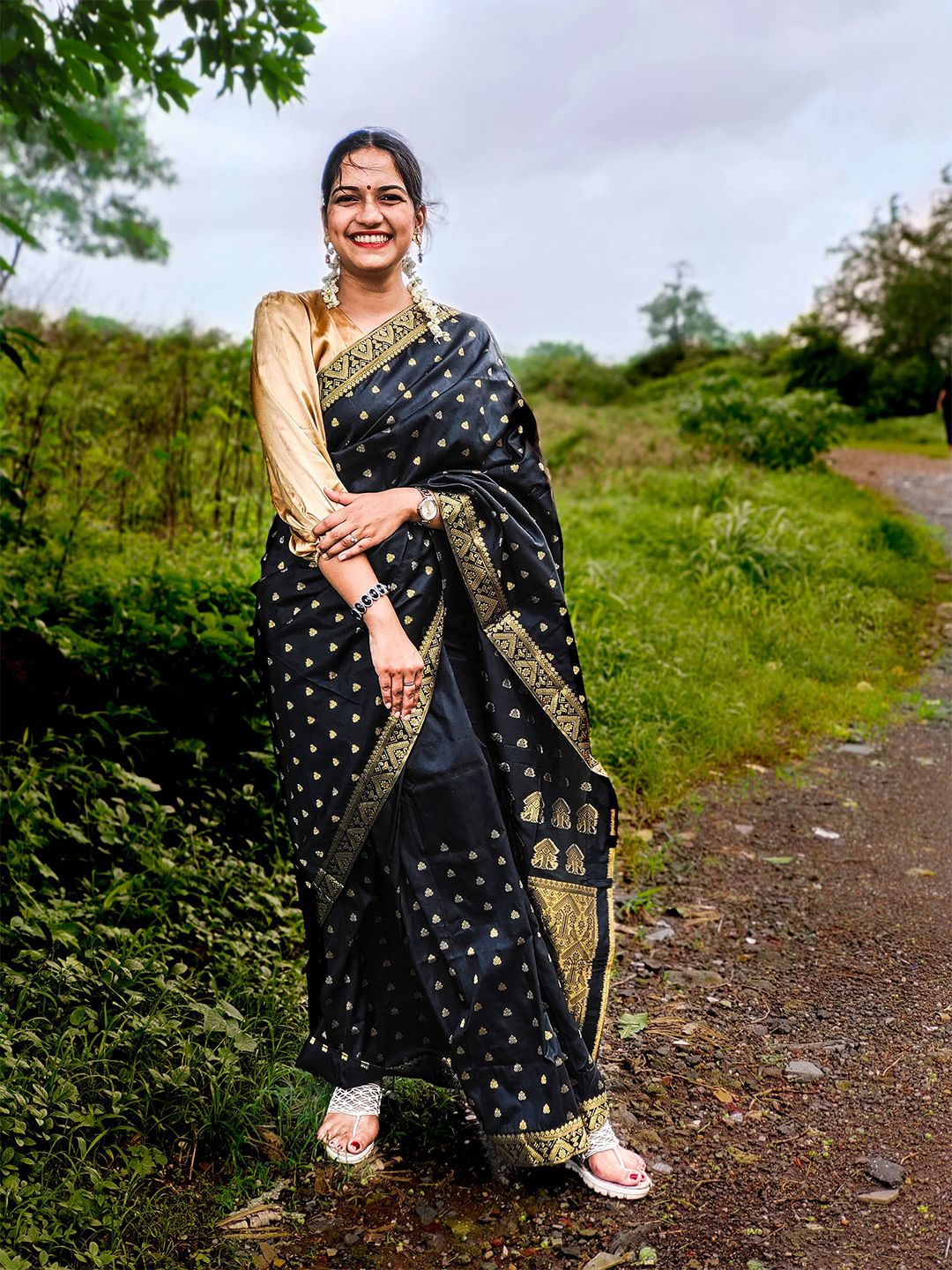 Apaapi Threads of glory Black & Gold-Toned Woven Design Zari Silk Blend Saree Price in India