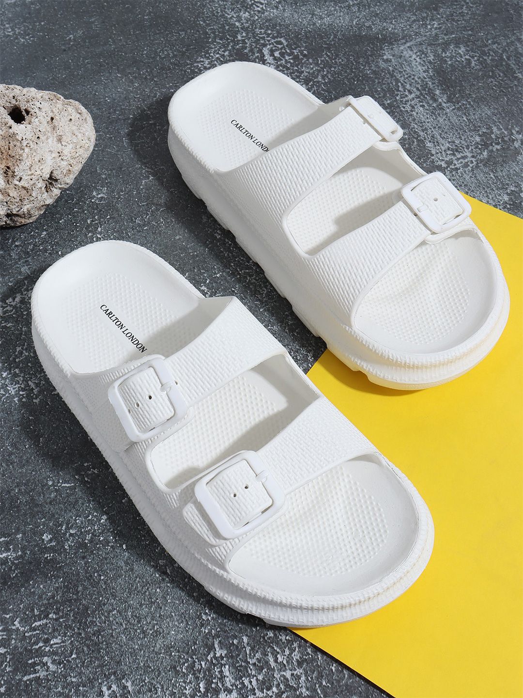 Carlton London Men White Rubber Sliders